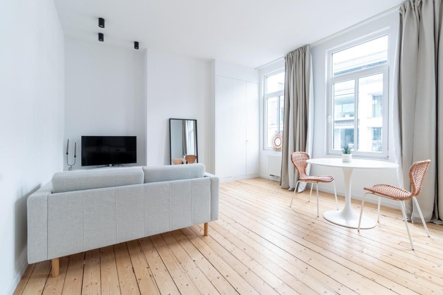One-Bedroom Apartment Number 5
