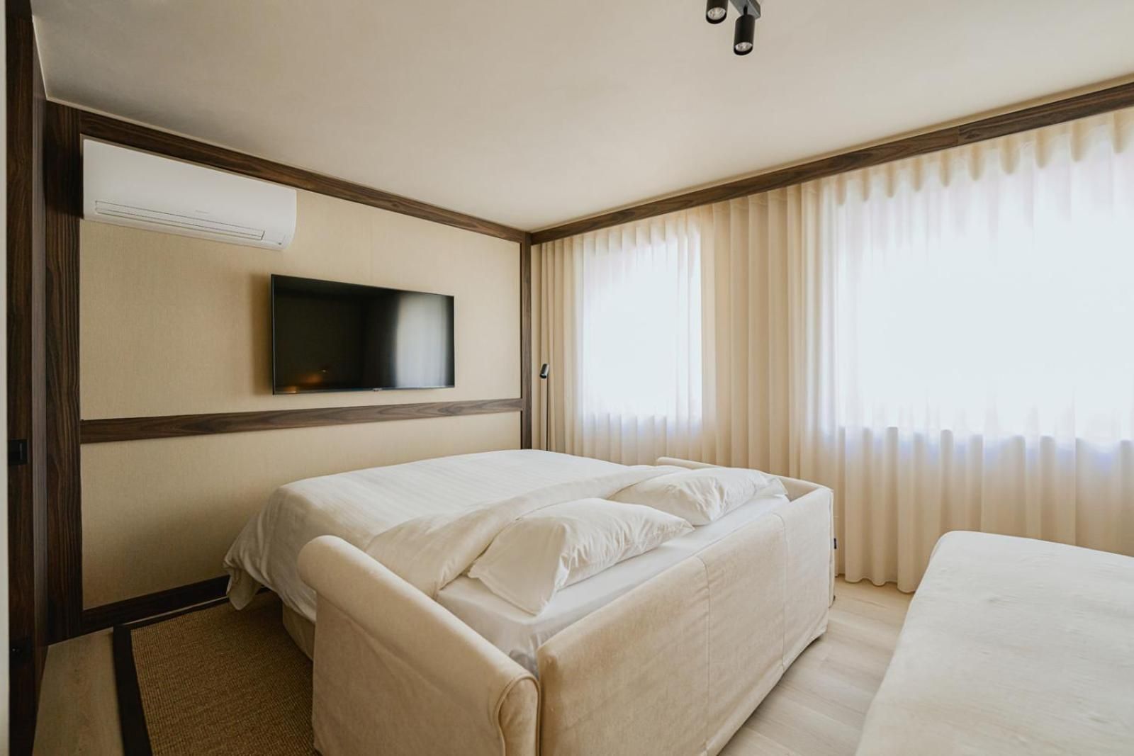 Suite with Sofa Bed