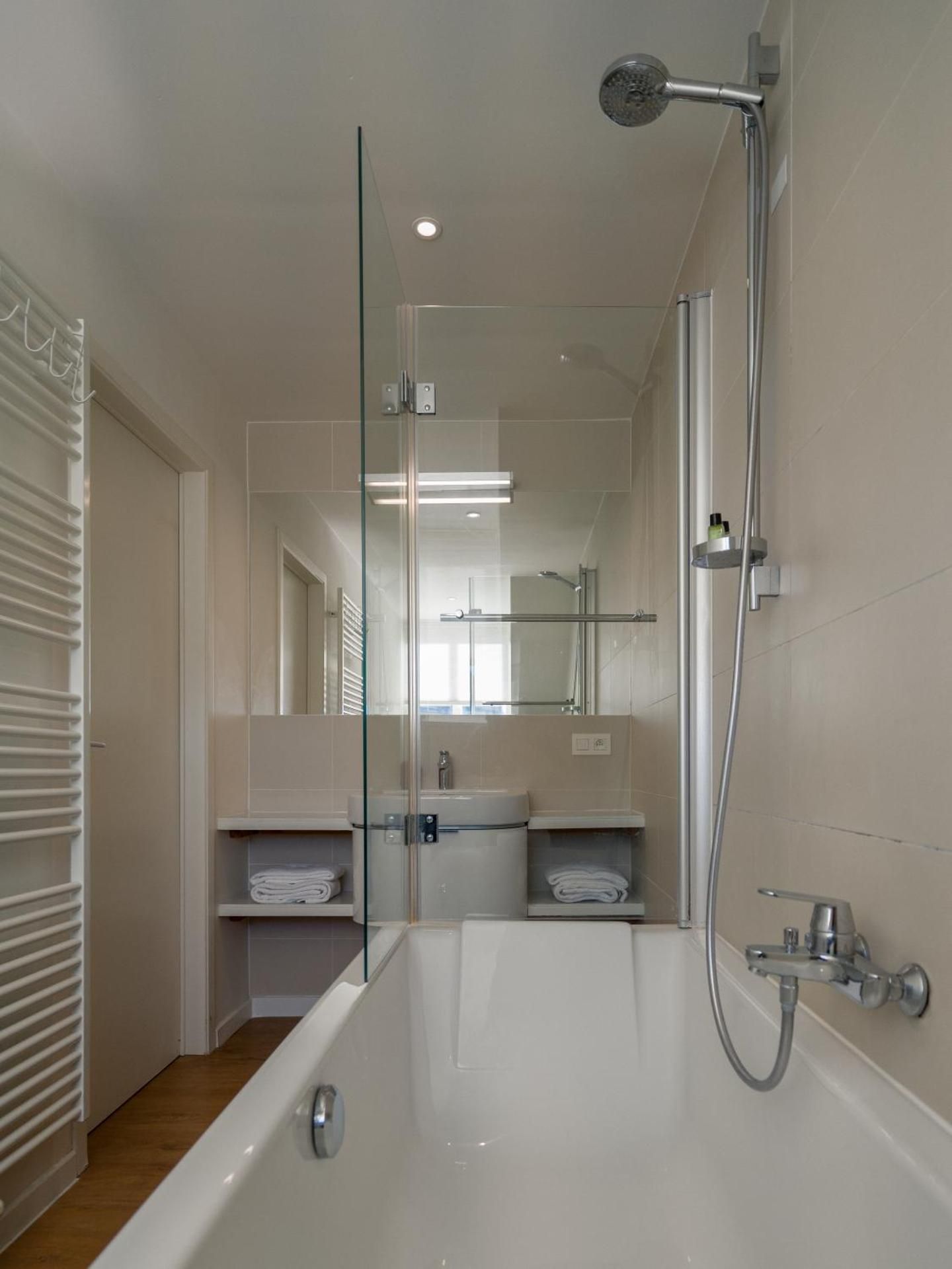 Julie's Boutique Guesthouse Ghent Deluxe King Room 2