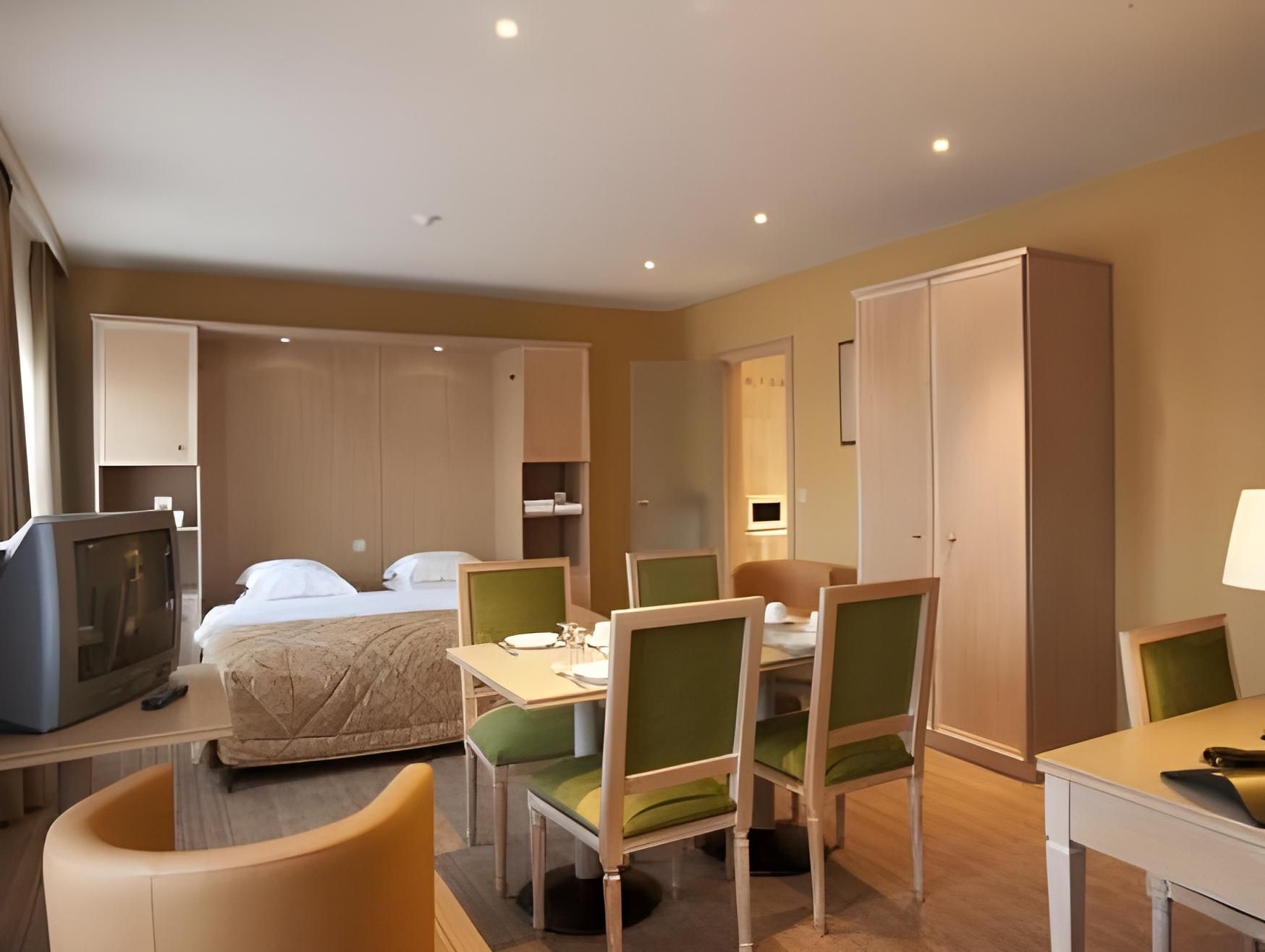 Deluxe Apartment