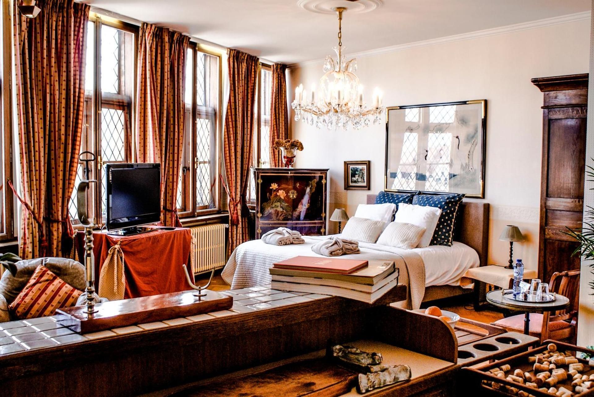 DELUXE APARTMENT
