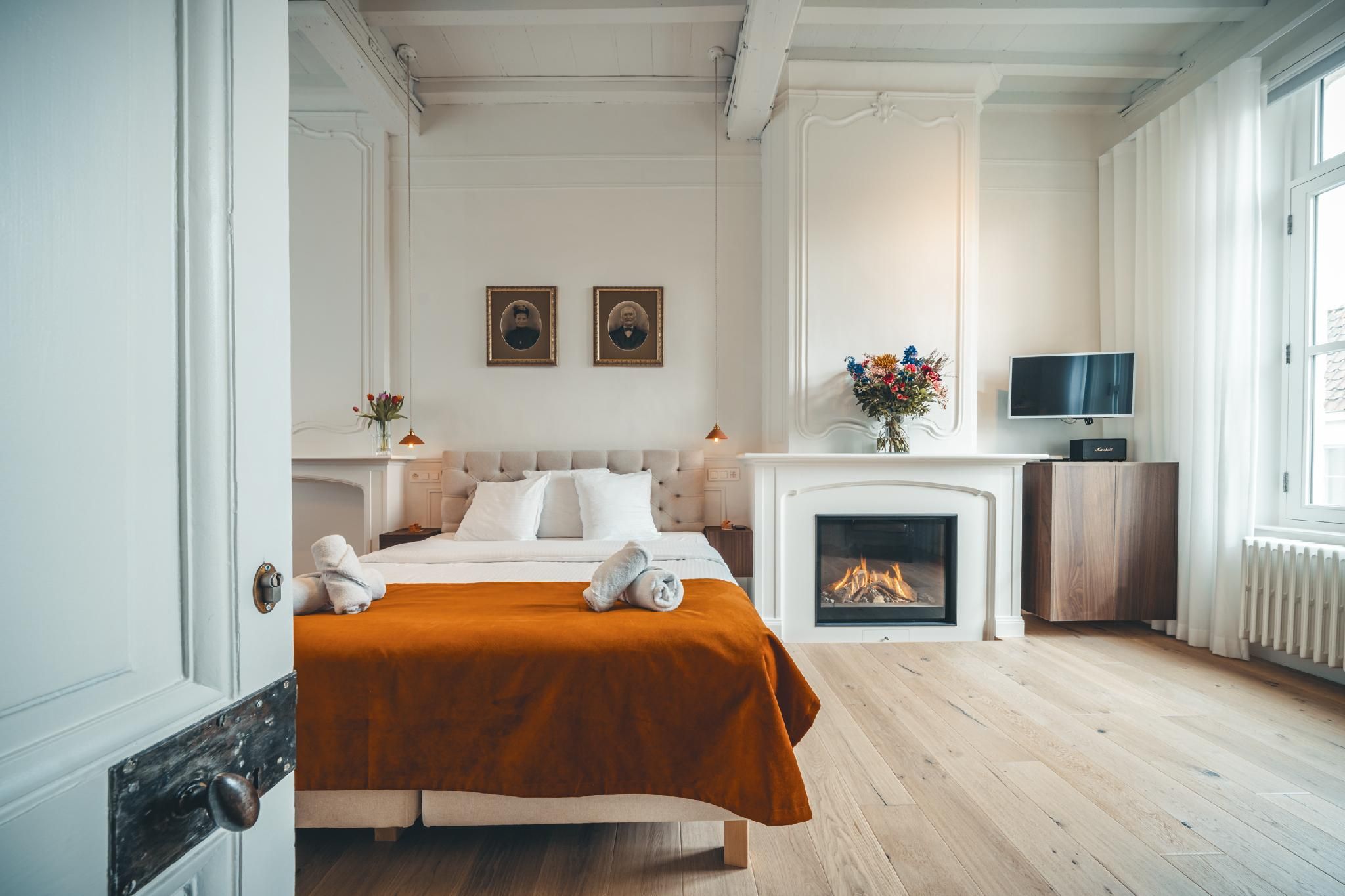 Deluxe Riverfront Room