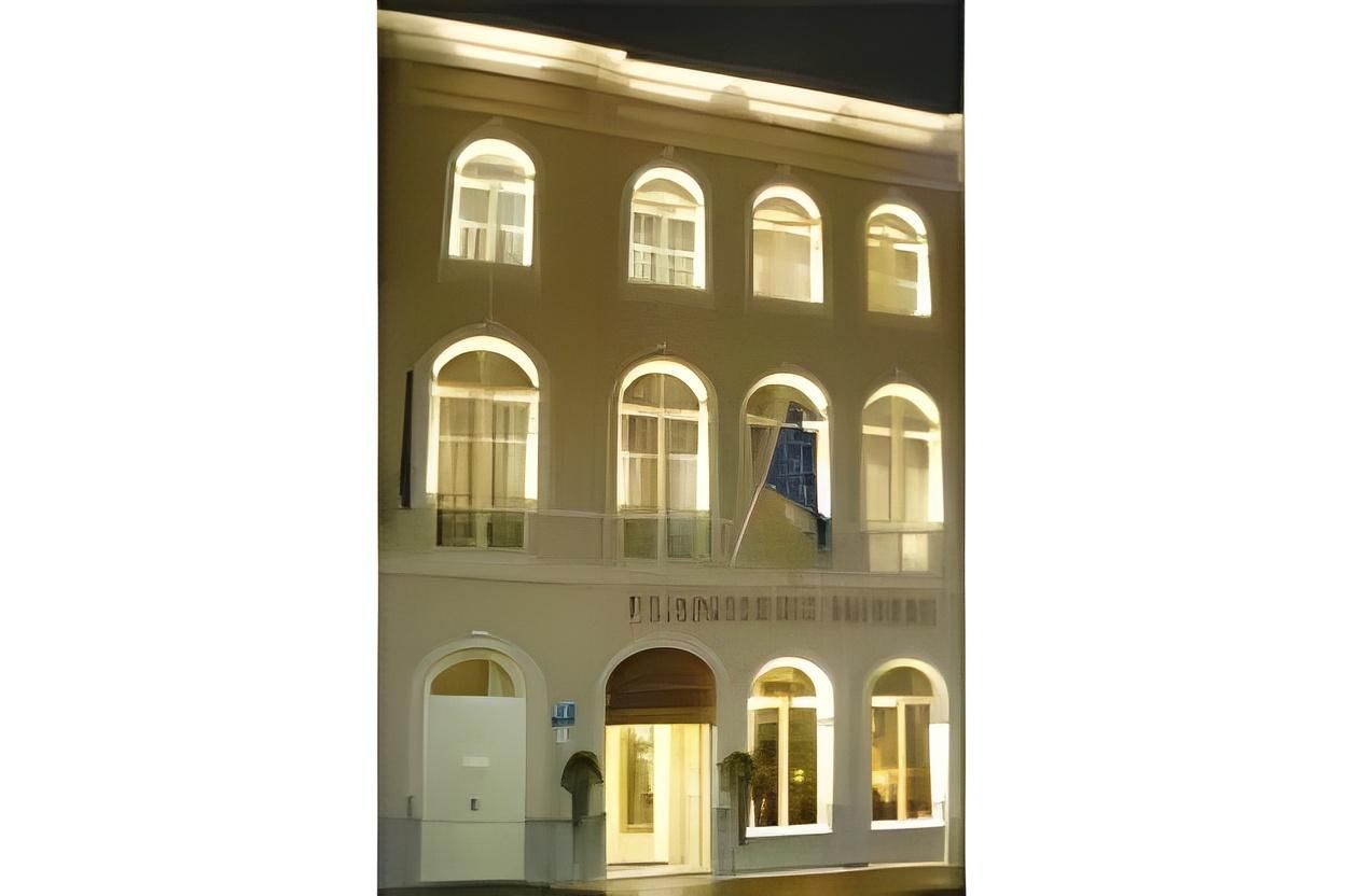 Flanders Hotel