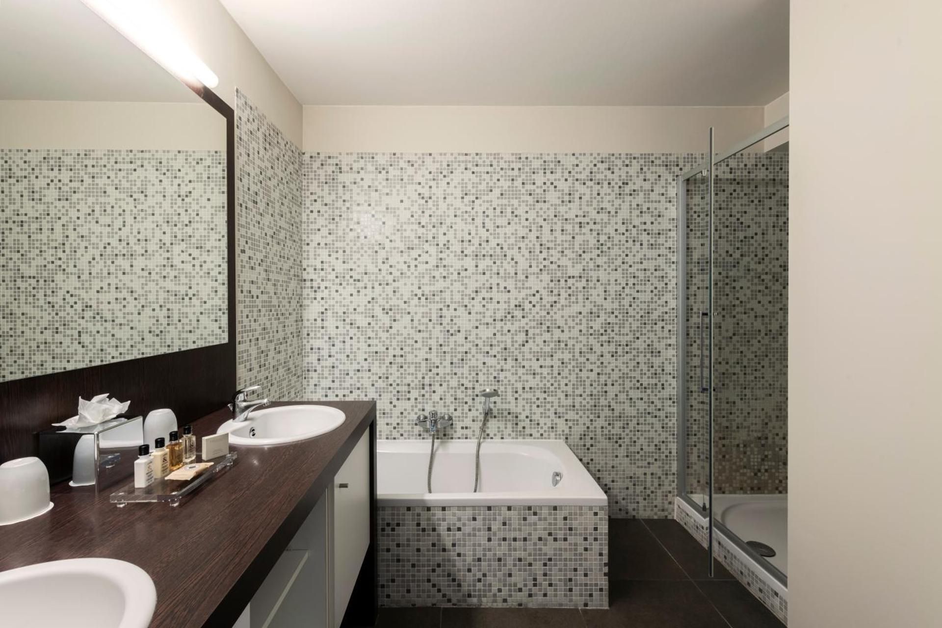 Two-Bedroom Apartment with Terrace (6 pax)