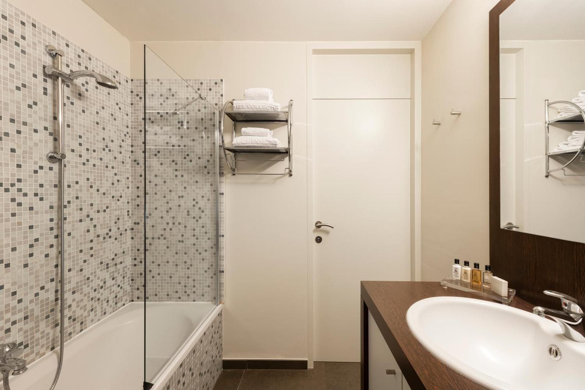 One-Bedroom Apartment with City View (4 pax)