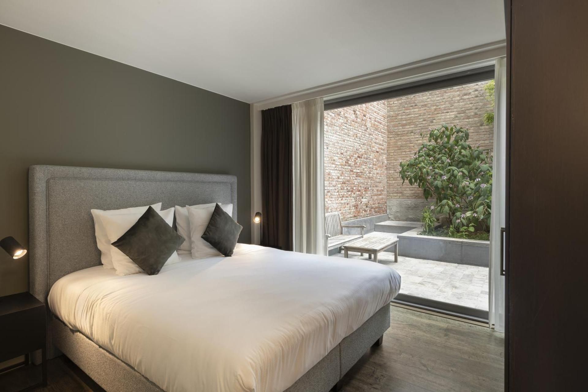 Two-Bedroom Apartment With Inner Garden (6 pax)