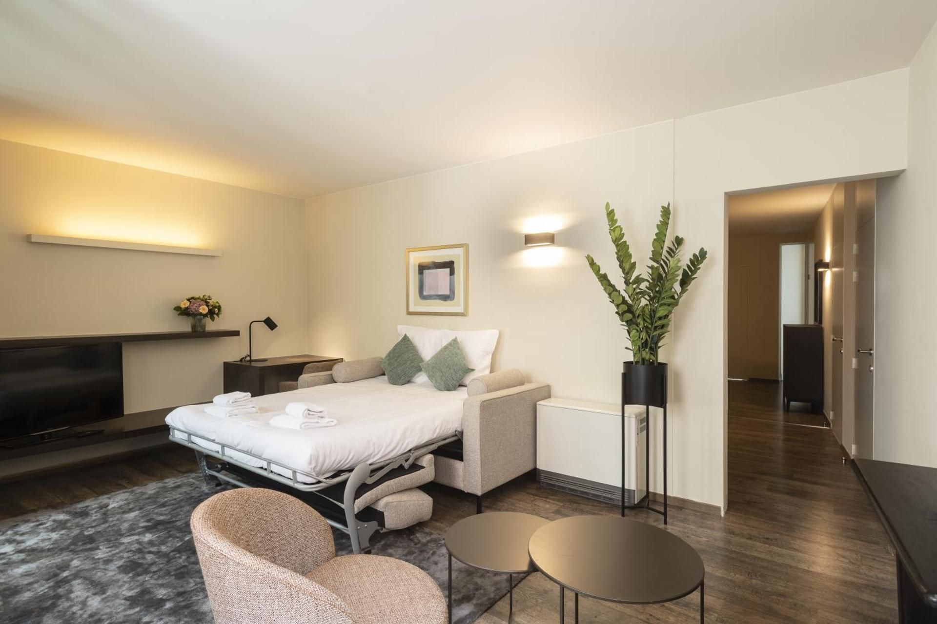 Two-Bedroom Apartment With Inner Garden (6 pax)