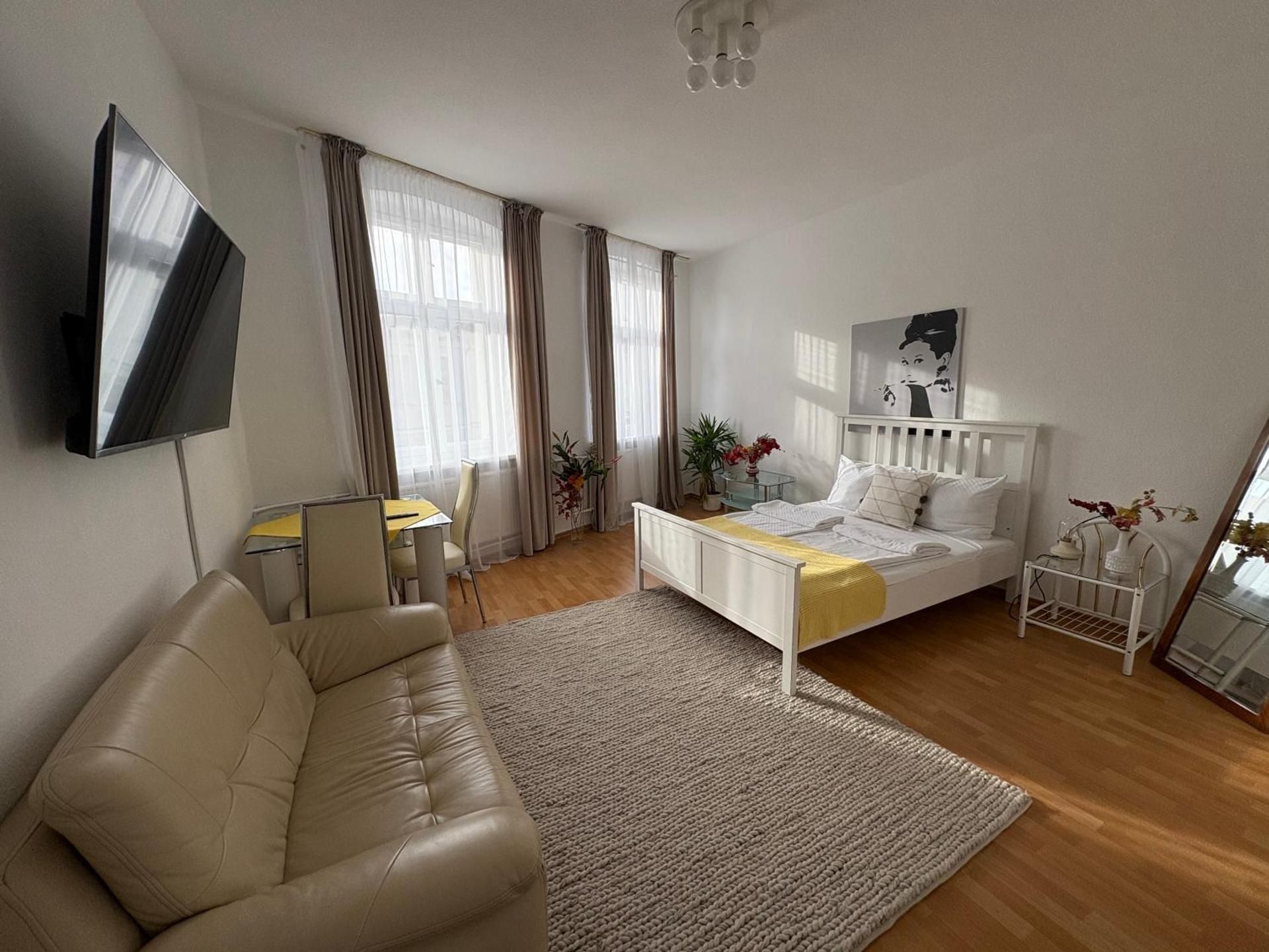 Deluxe Queen Room