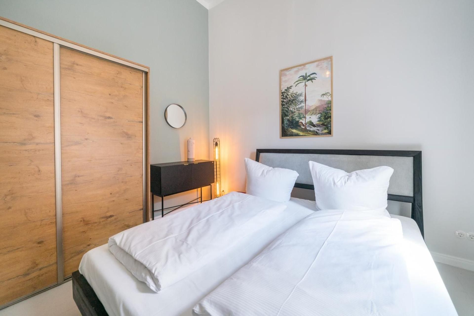 DELUXE APARTMENT