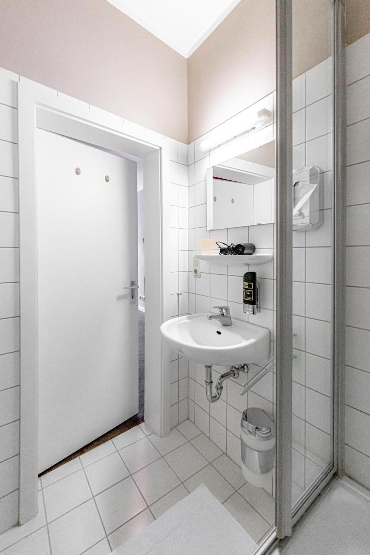 Standard Single Room with Shower