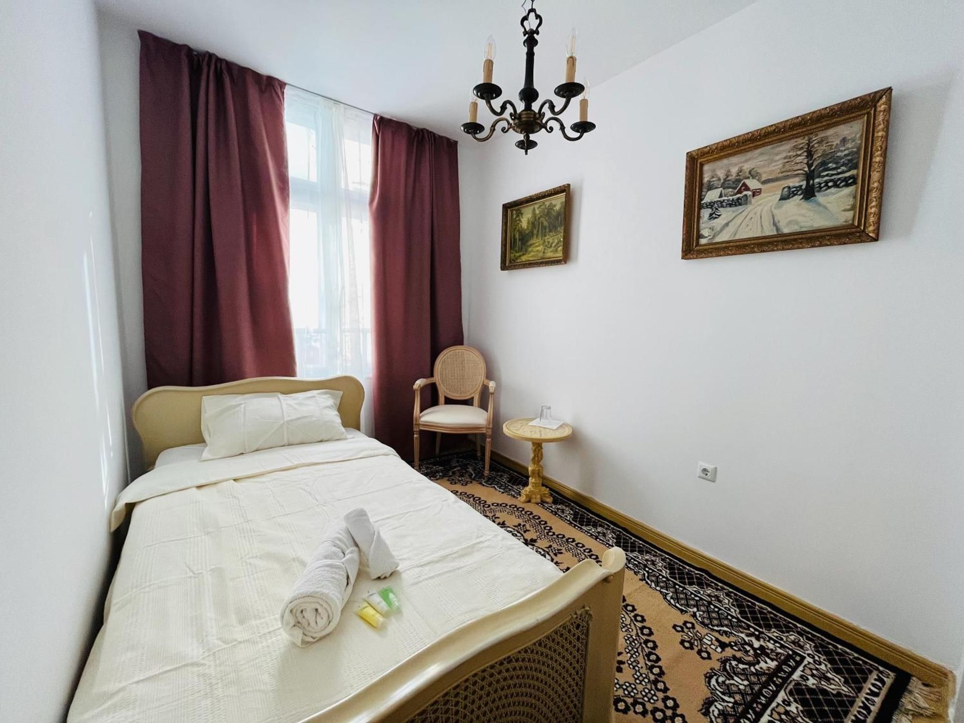 Single Room with Shared Bathroom