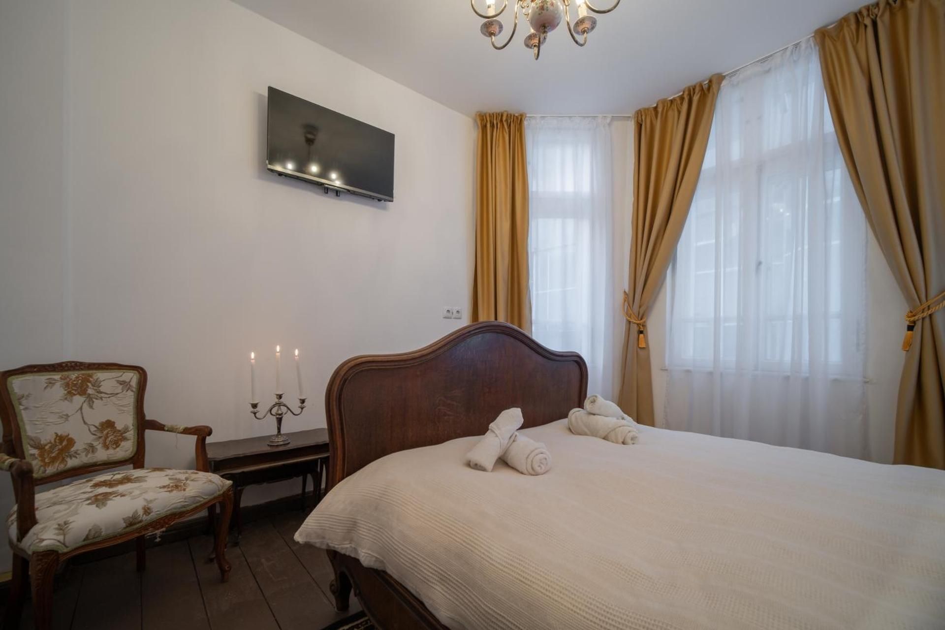 Double Room with Shared Bathroom
