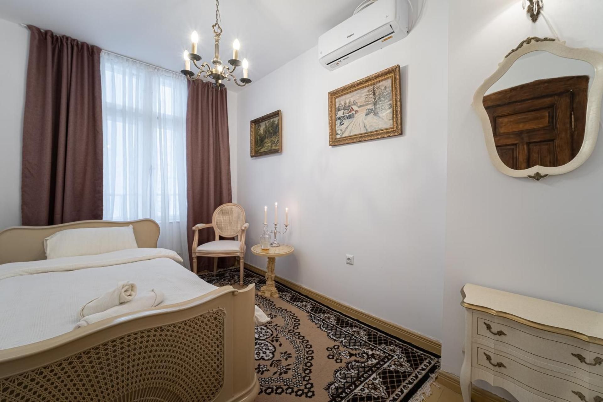 Single Room with Shared Bathroom