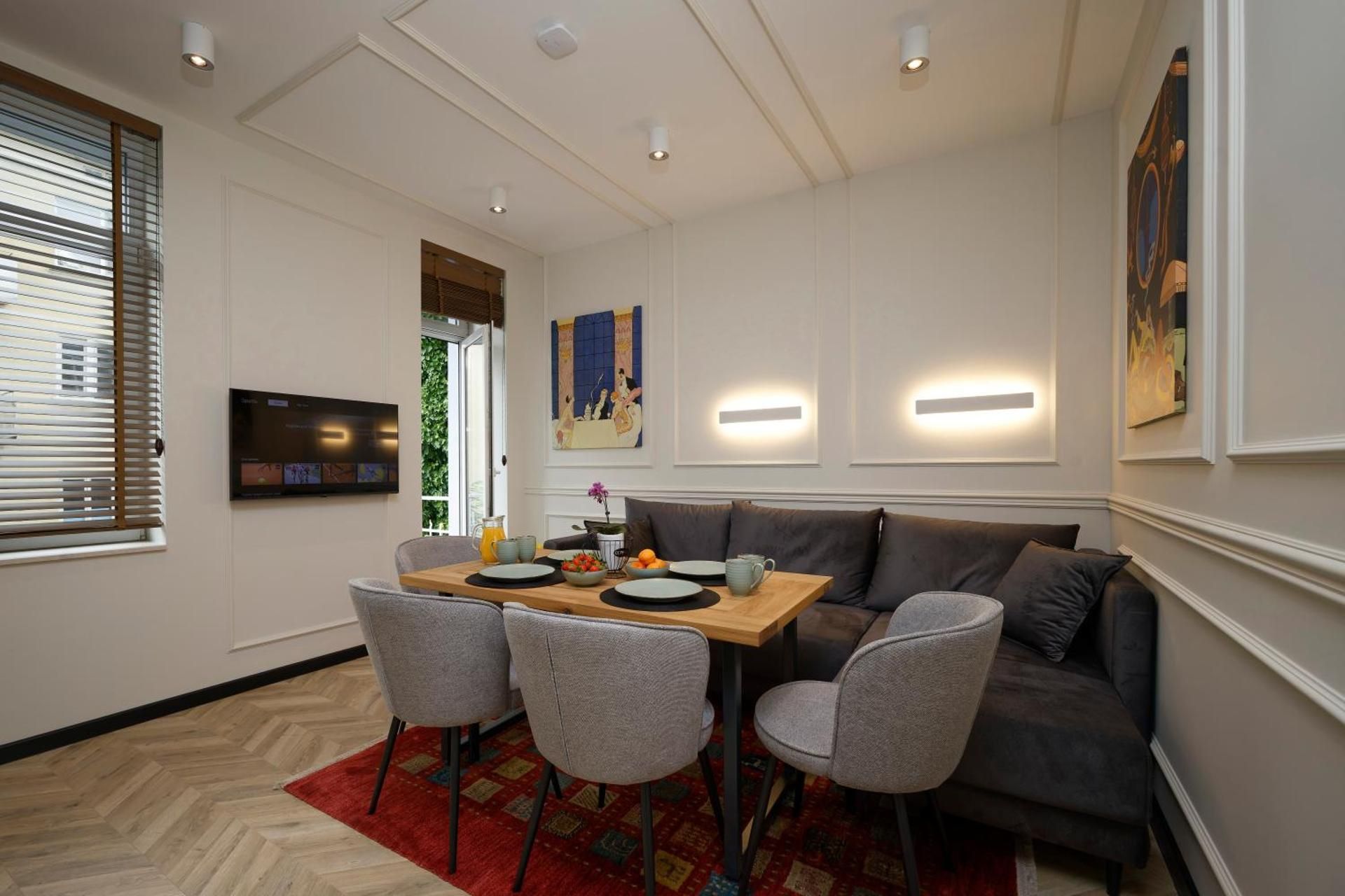 One-Bedroom Apartment