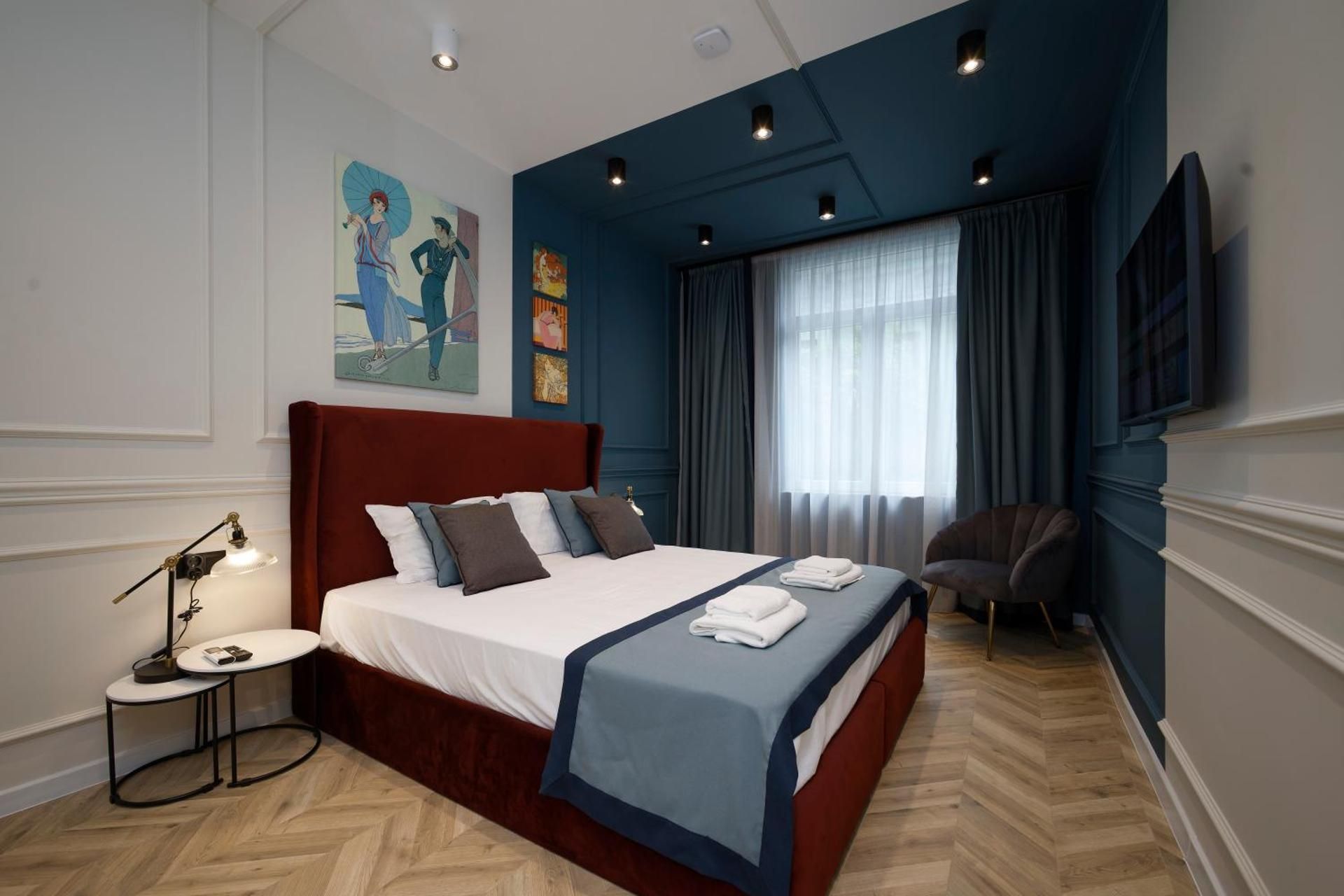 Deluxe One-Bedroom Apartment