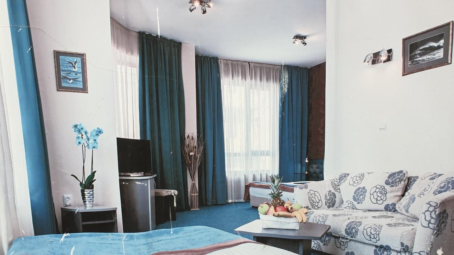 Deluxe Studio