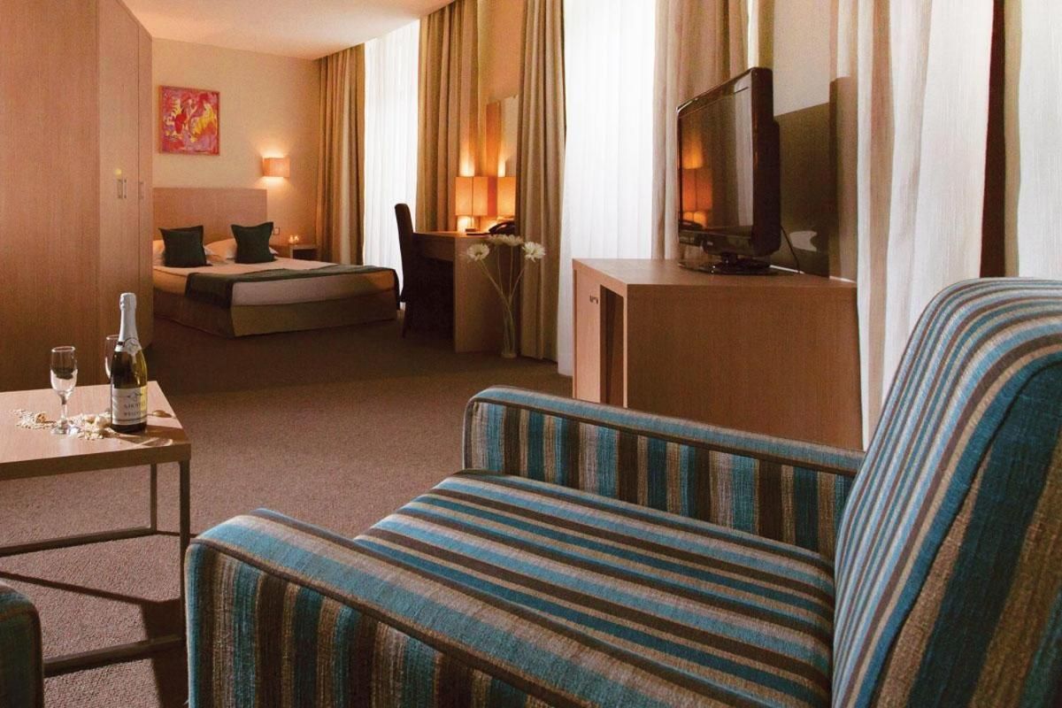 Deluxe room with Sea View– Access to Aquahouse Thermal & Beach