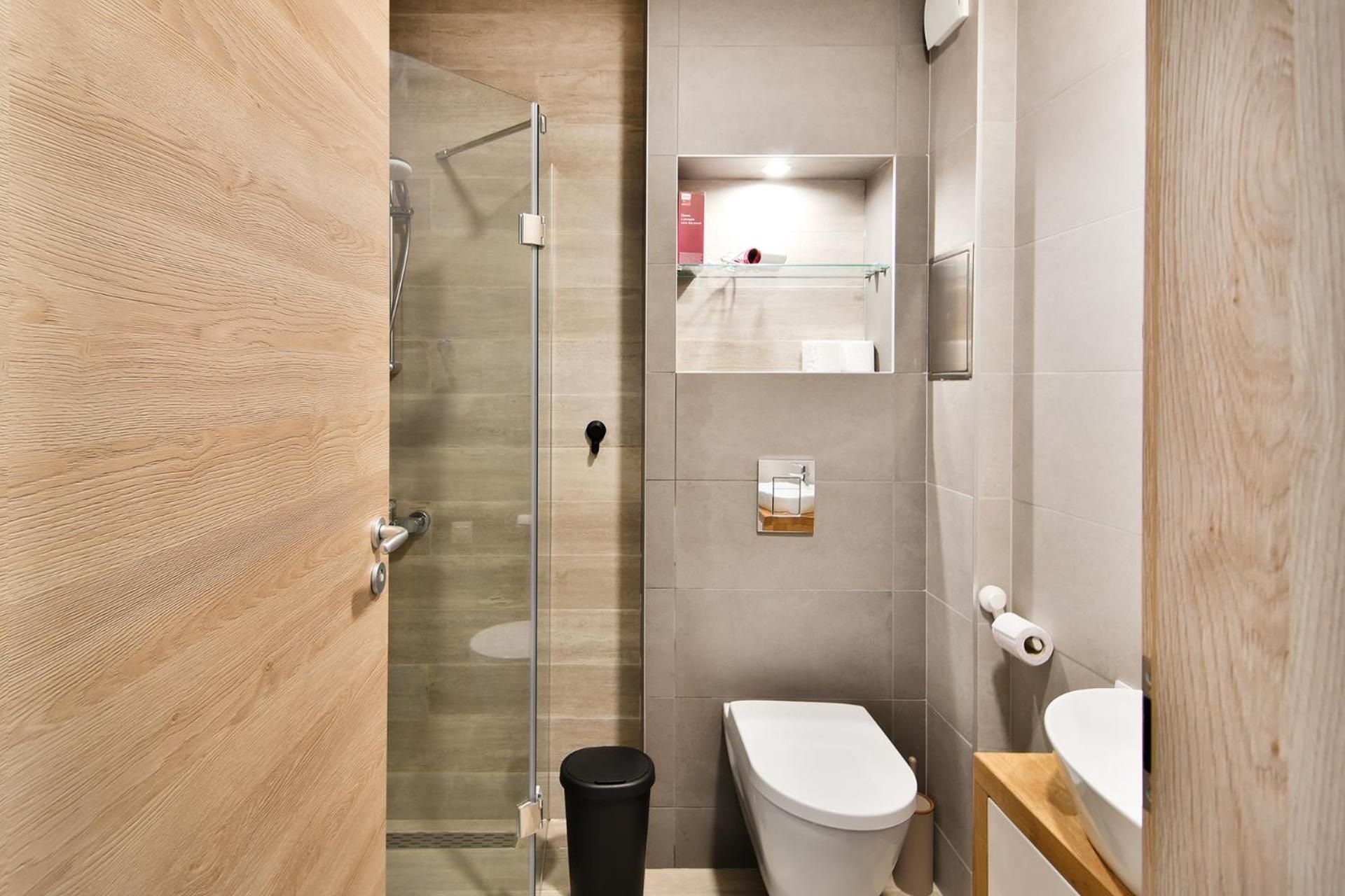 Deluxe One-Bedroom Apartment with Garden View