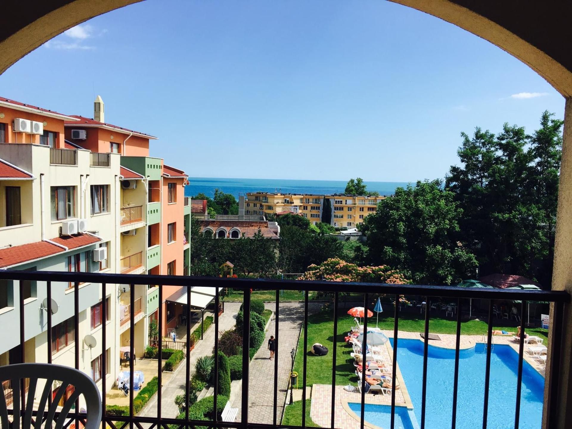 One-Bedroom Apartment with Balcony