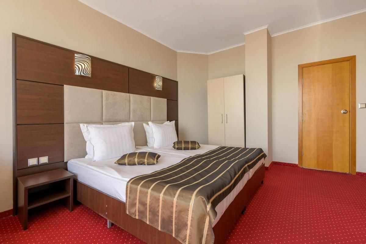 Standard Double Room with Park View