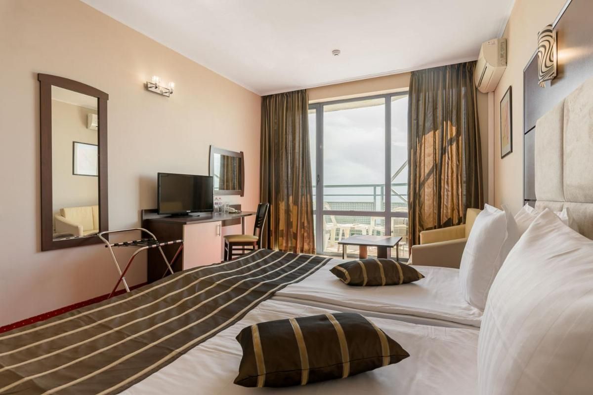 Superior Double Room with Park View