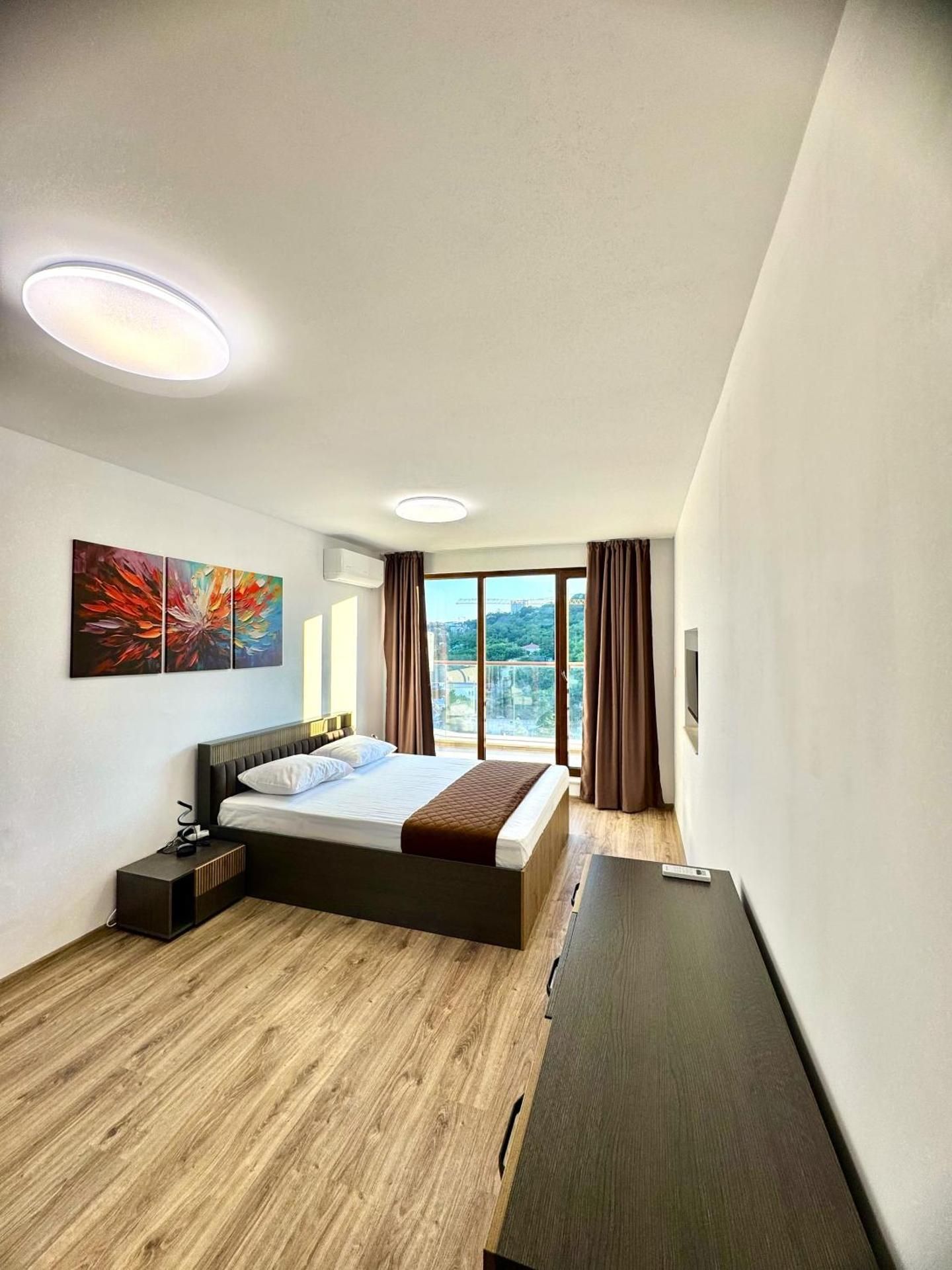 Deluxe One-Bedroom Apartment with Ocean View
