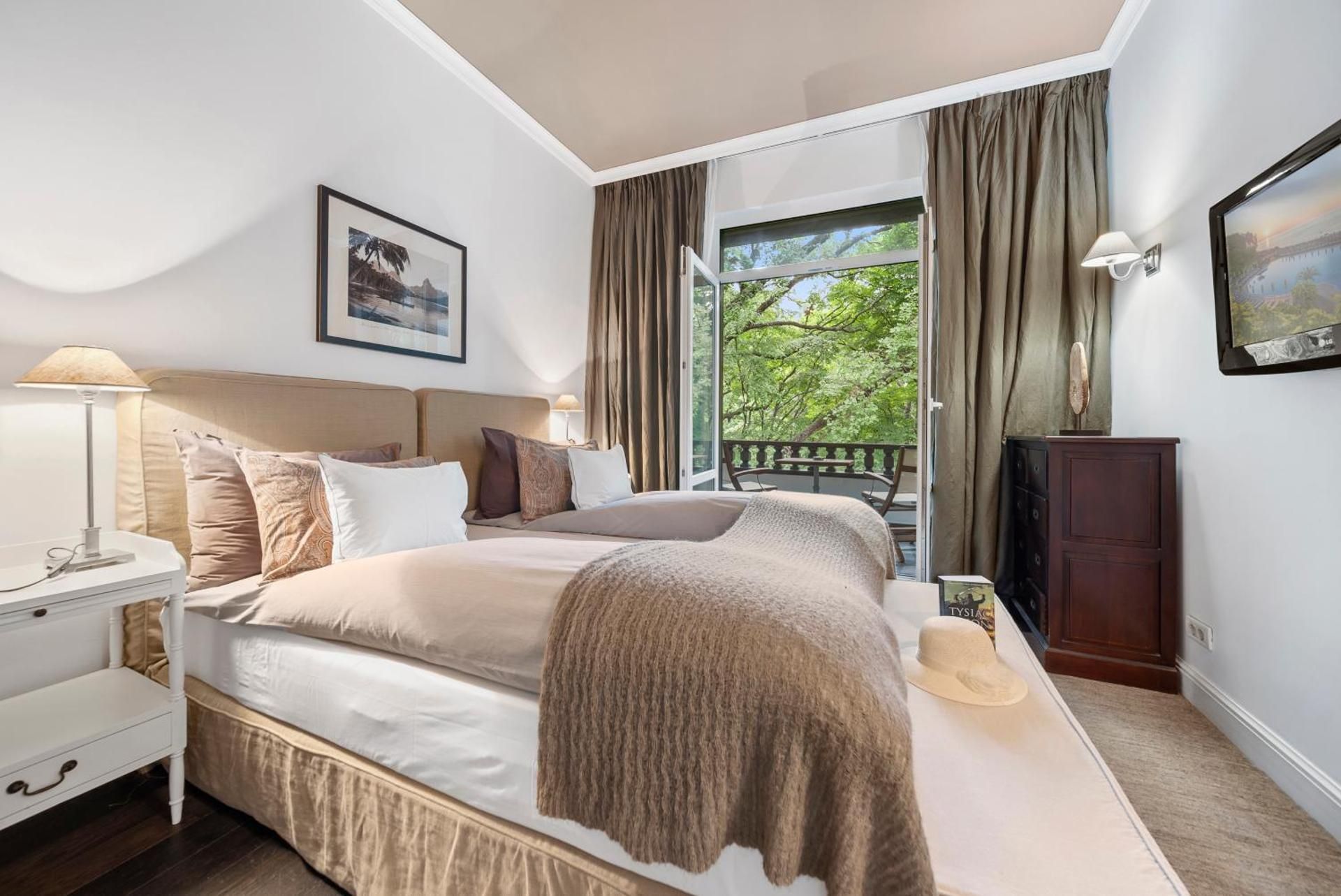 One-Bedroom Suite with Park View - Second Floor