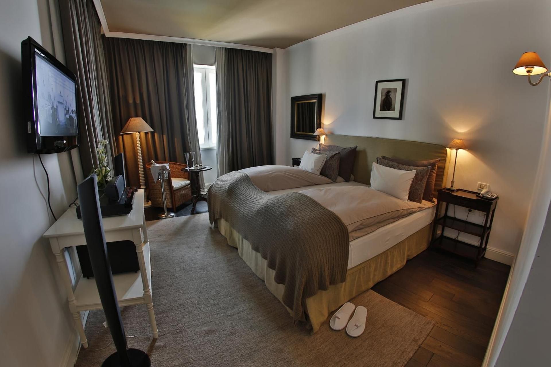 One-Bedroom Suite with Park View - First Floor