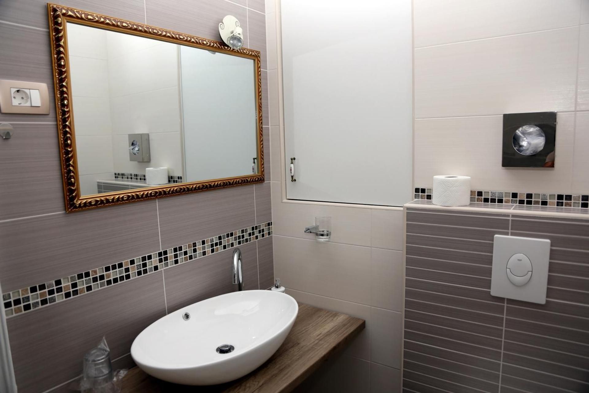 Double or Twin Room with Bathroom