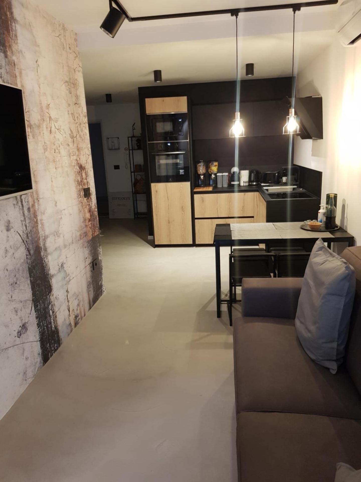 DELUXE APARTMENT