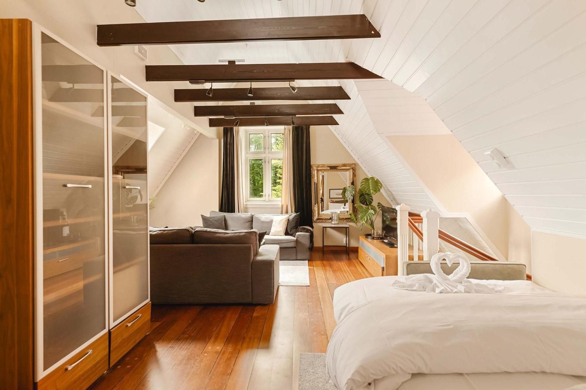 Three-Bedroom Deluxe Apartment