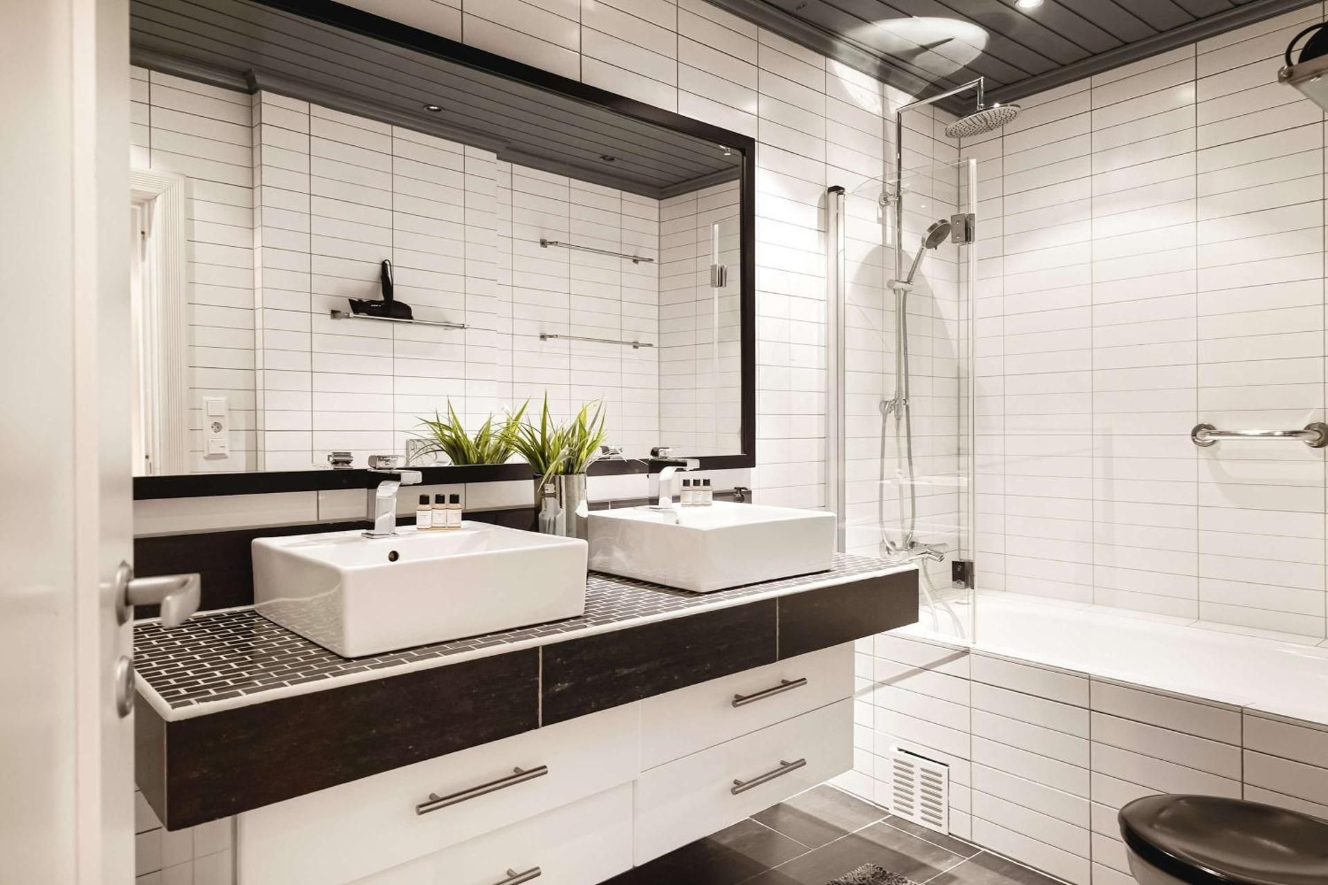 Three-Bedroom Deluxe Apartment