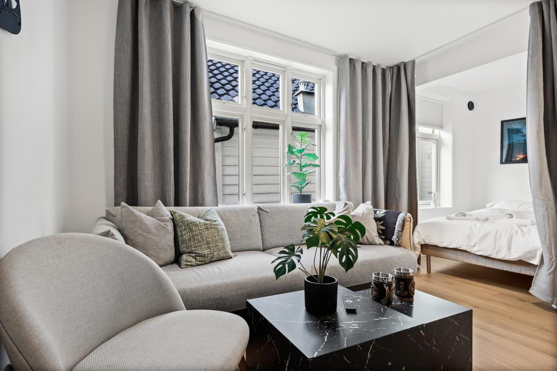 DELUXE APARTMENT