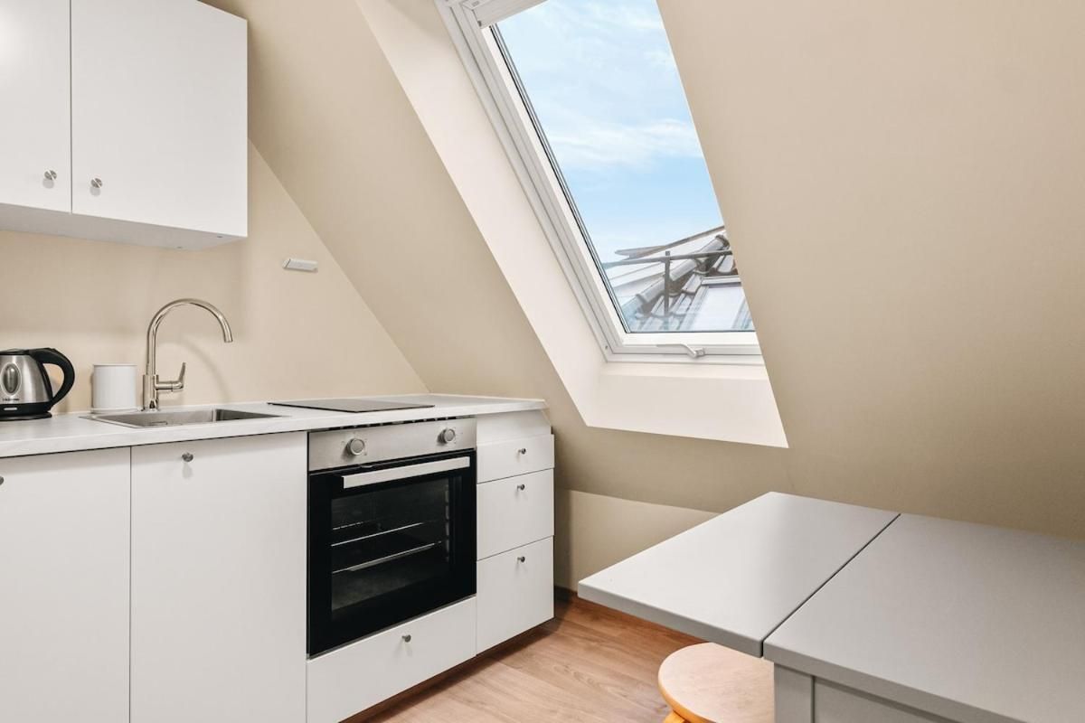 Studio Apartment with Queen Bed
