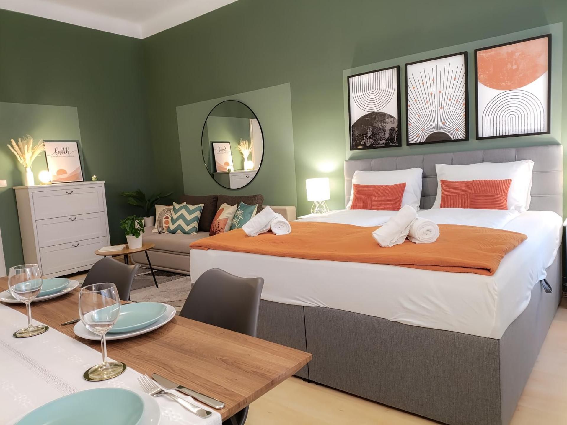 Studio Apartment with King Bed