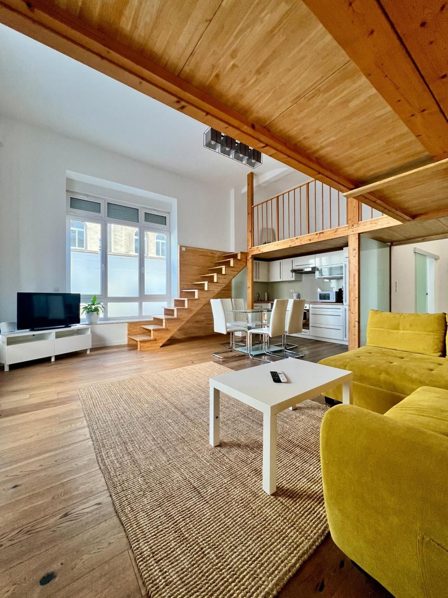 DELUXE APARTMENT