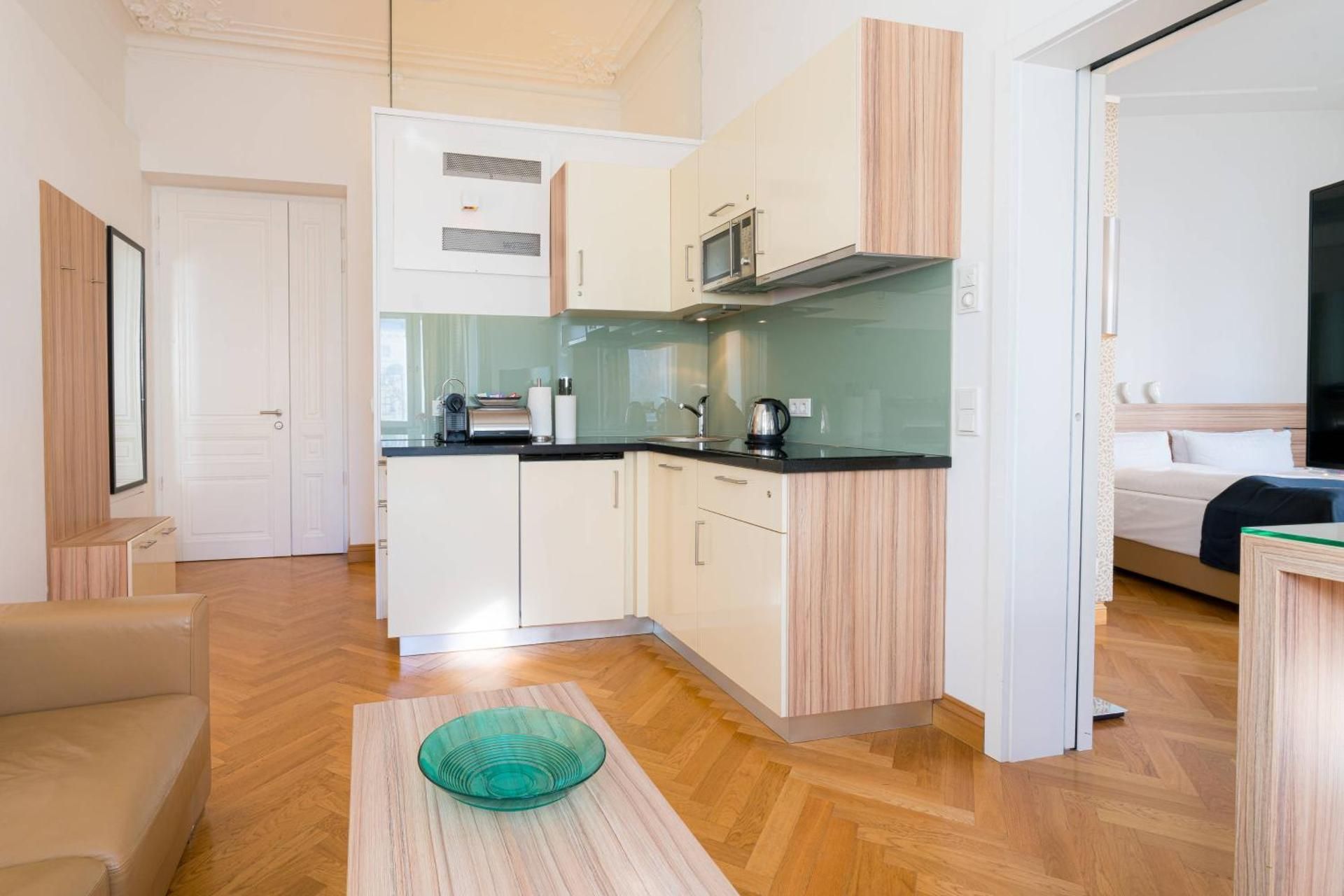 DELUXE APARTMENT
