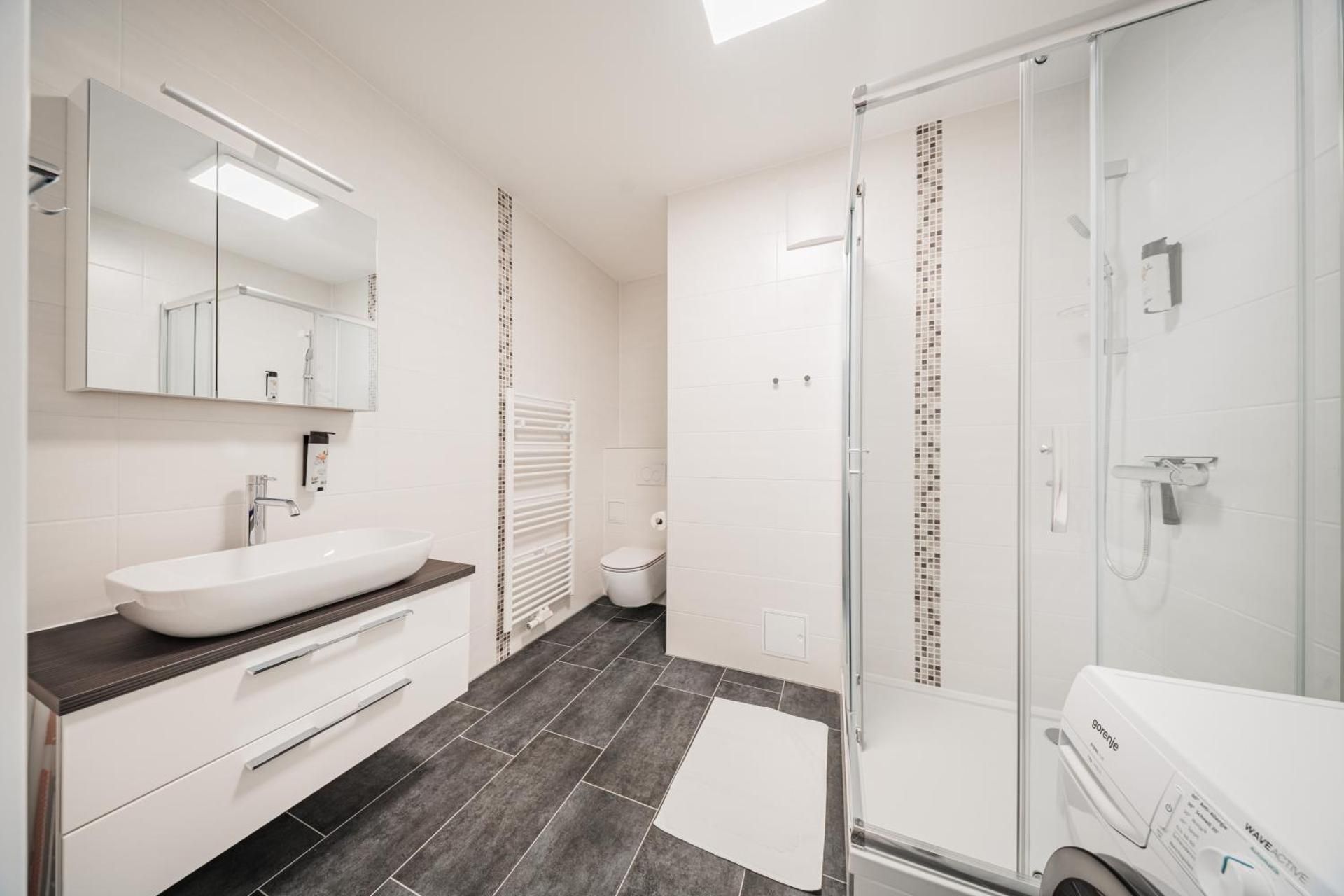 Superior One-Bedroom Apartment