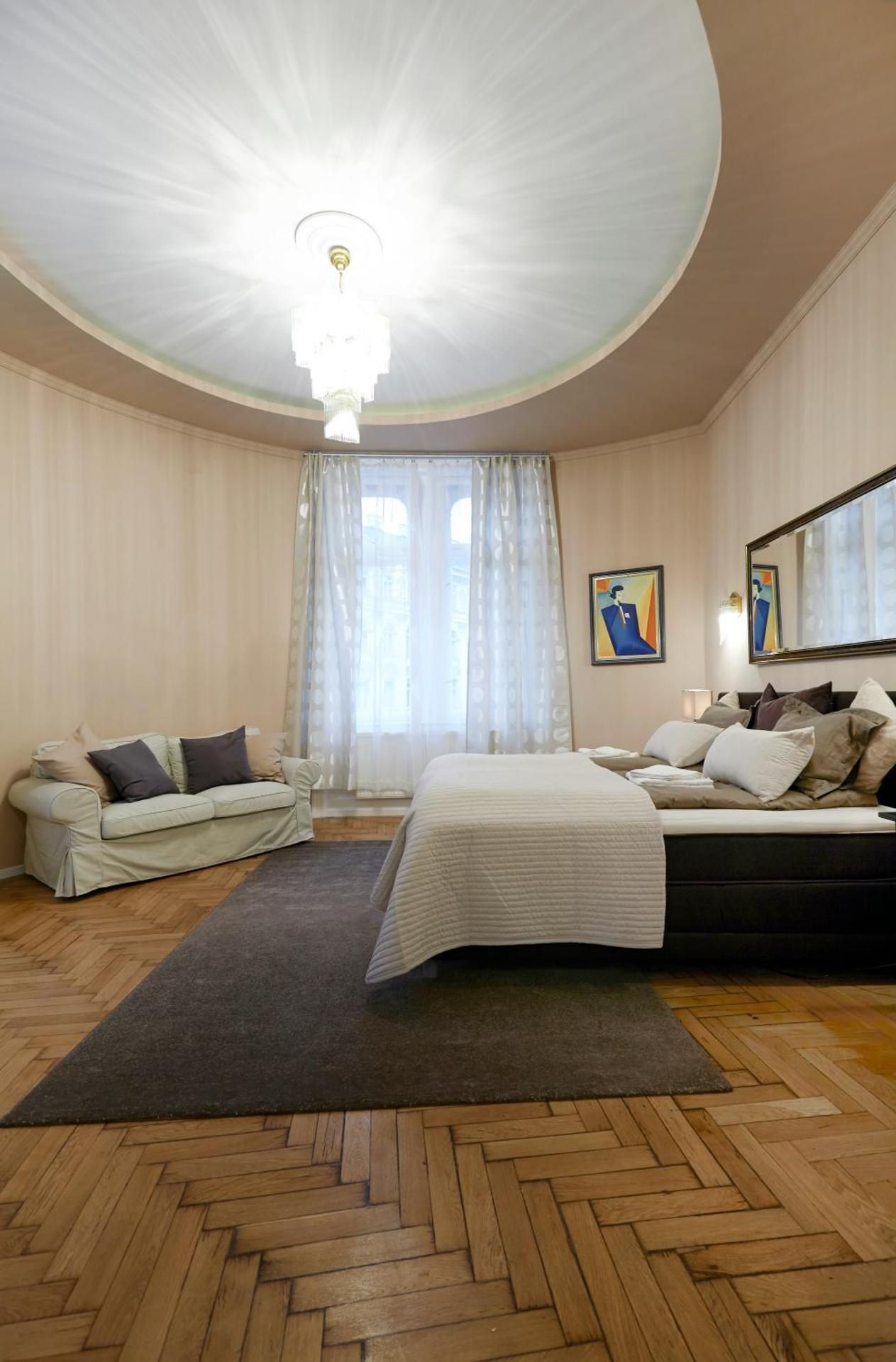 Deluxe One-Bedroom Apartment