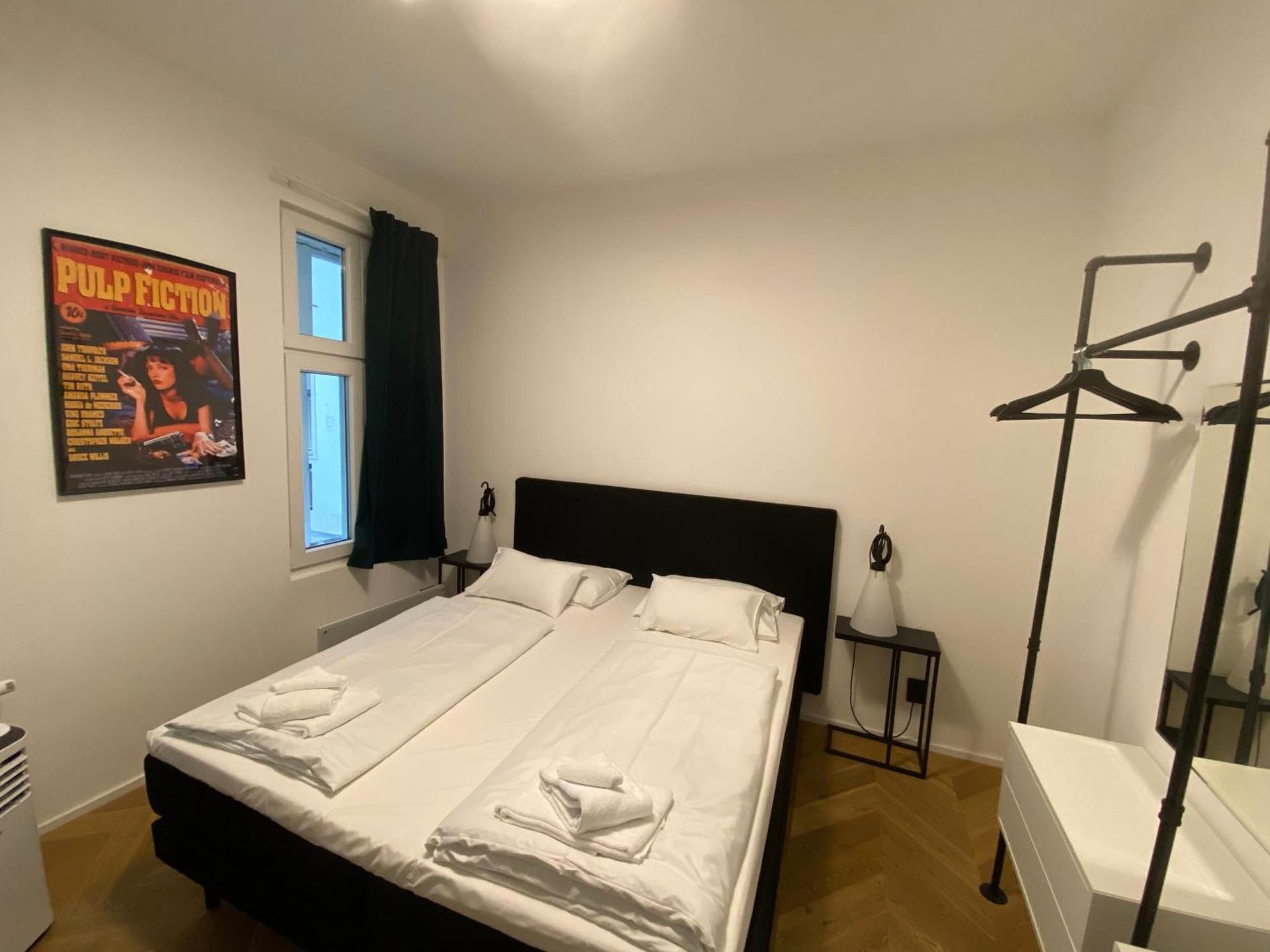 Deluxe One-Bedroom Apartment