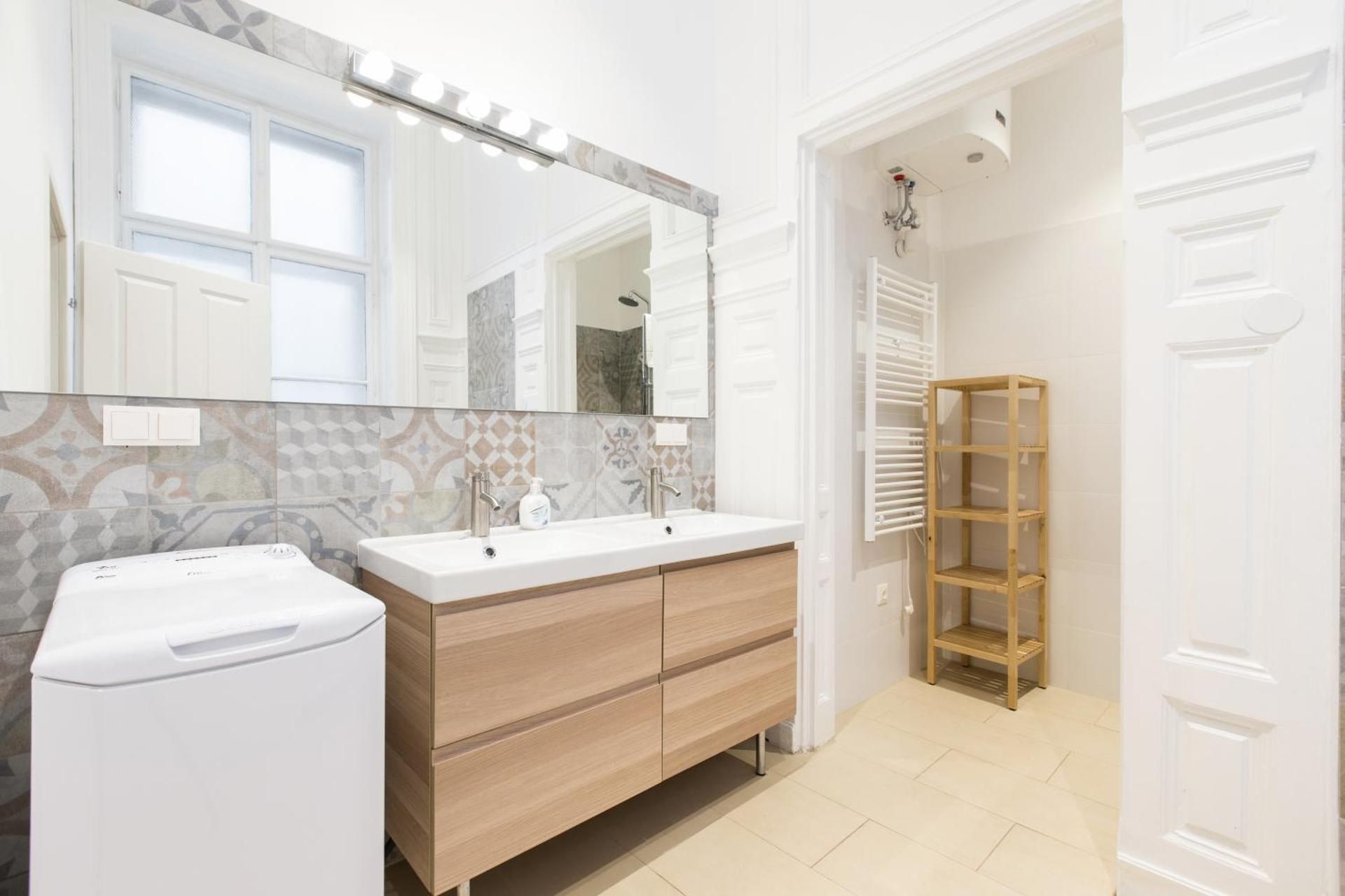 Deluxe Apartment No. 18A