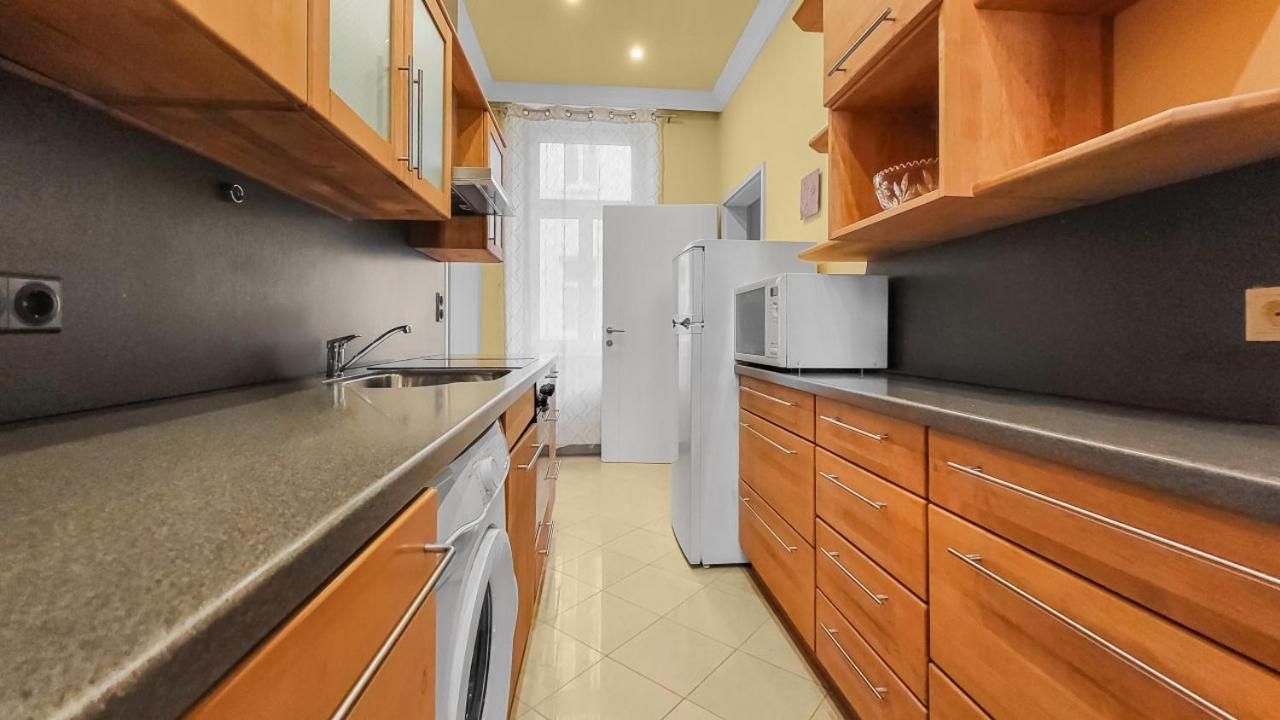 Adalbert Apartments