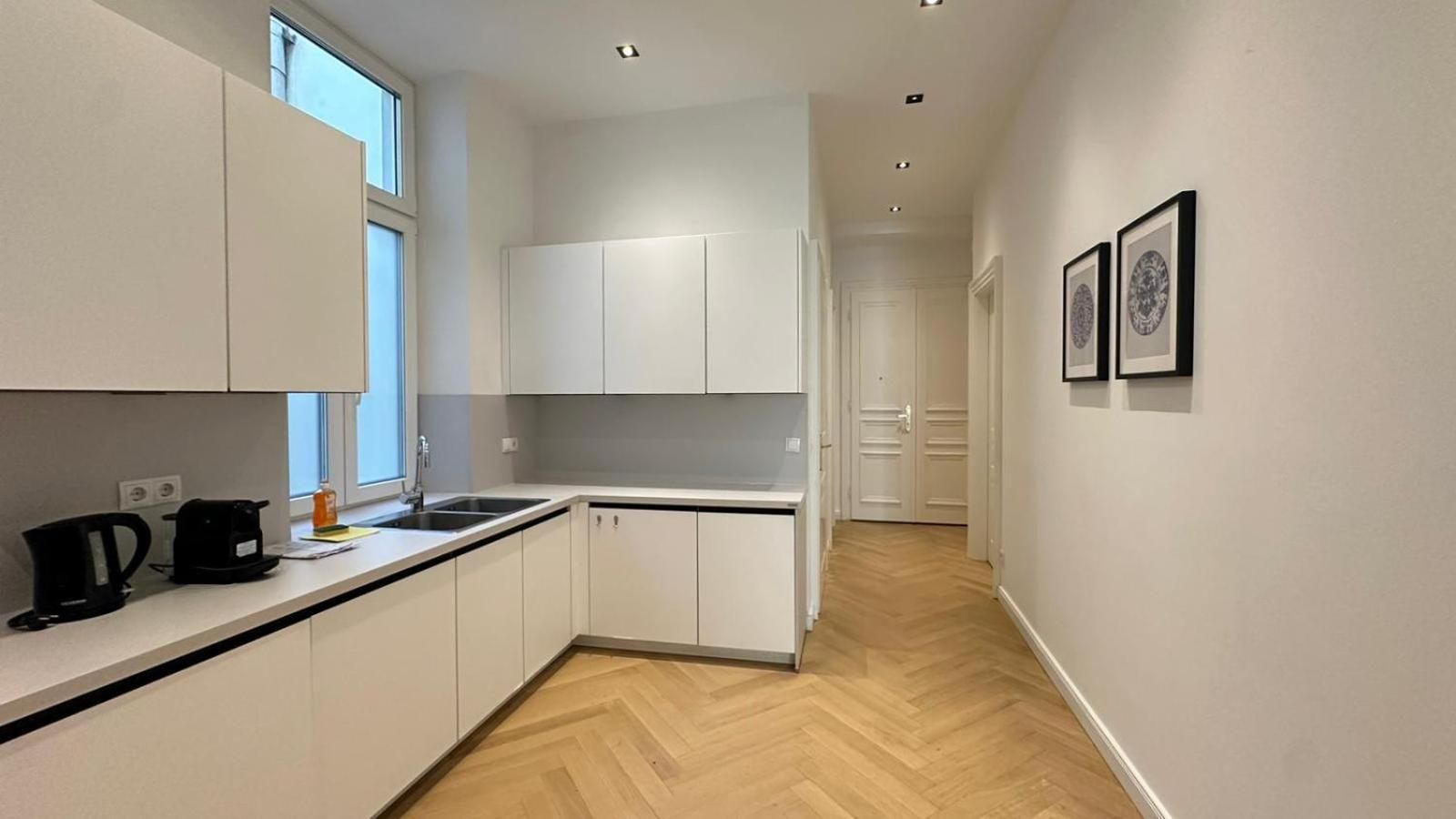 DELUXE APARTMENT