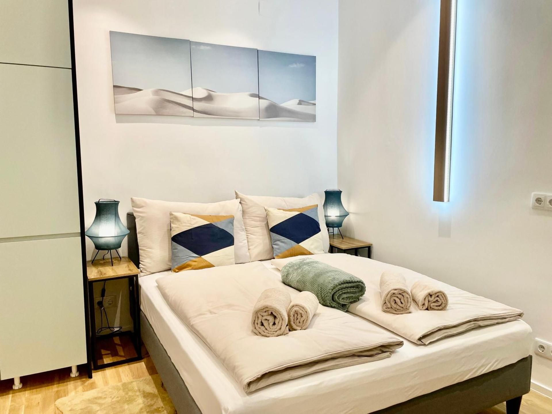 Deluxe One-Bedroom Apartment