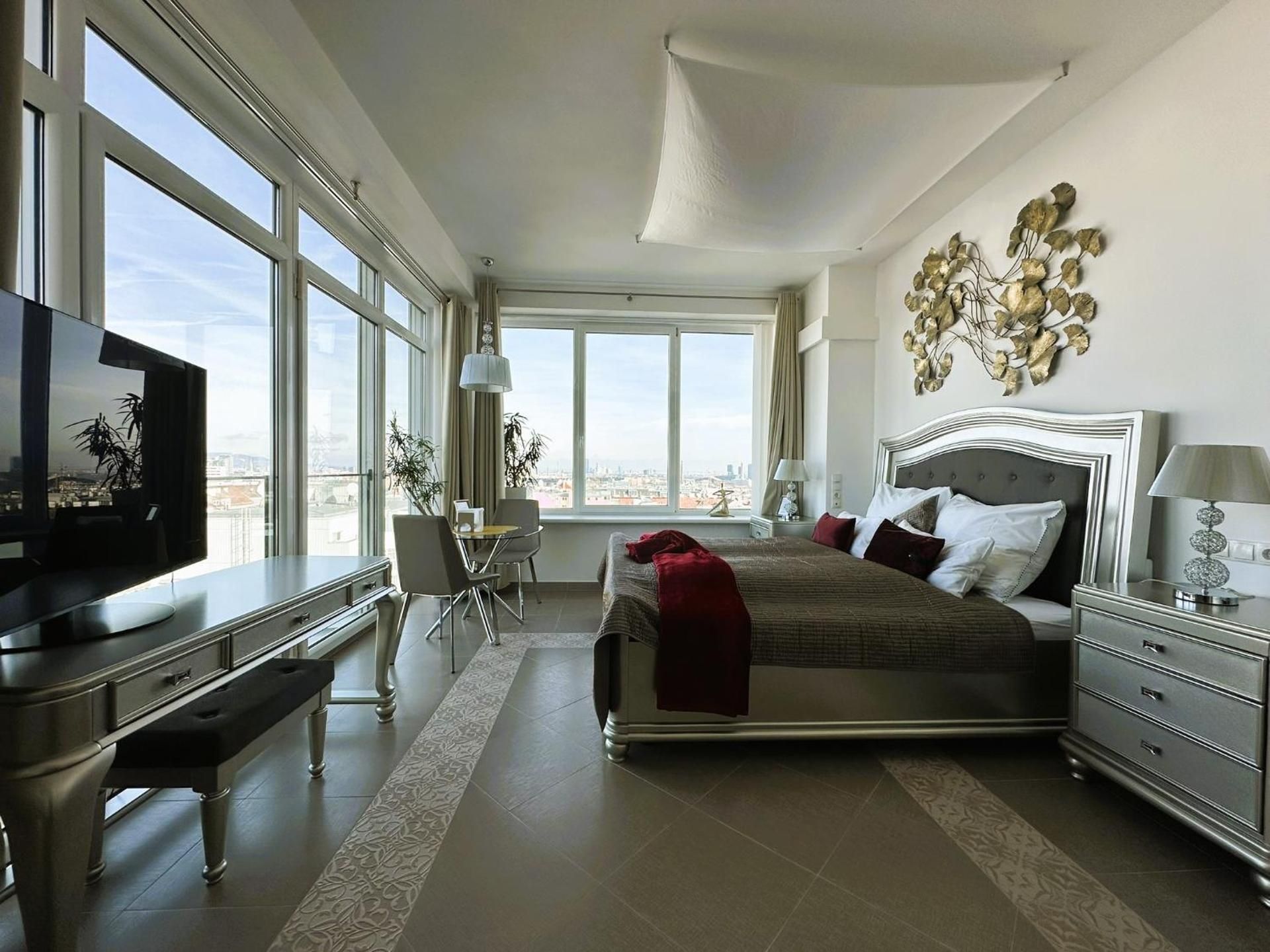 Five-Bedroom Deluxe Apartment