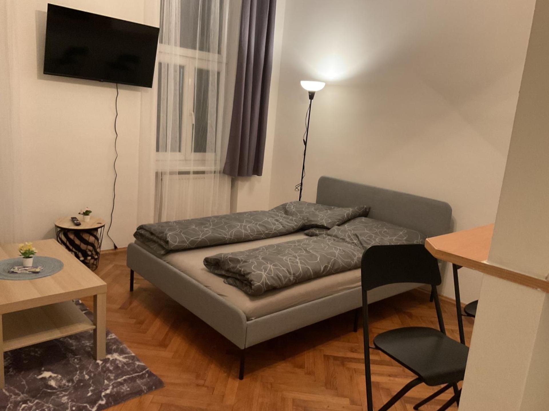 Apartment with Shower