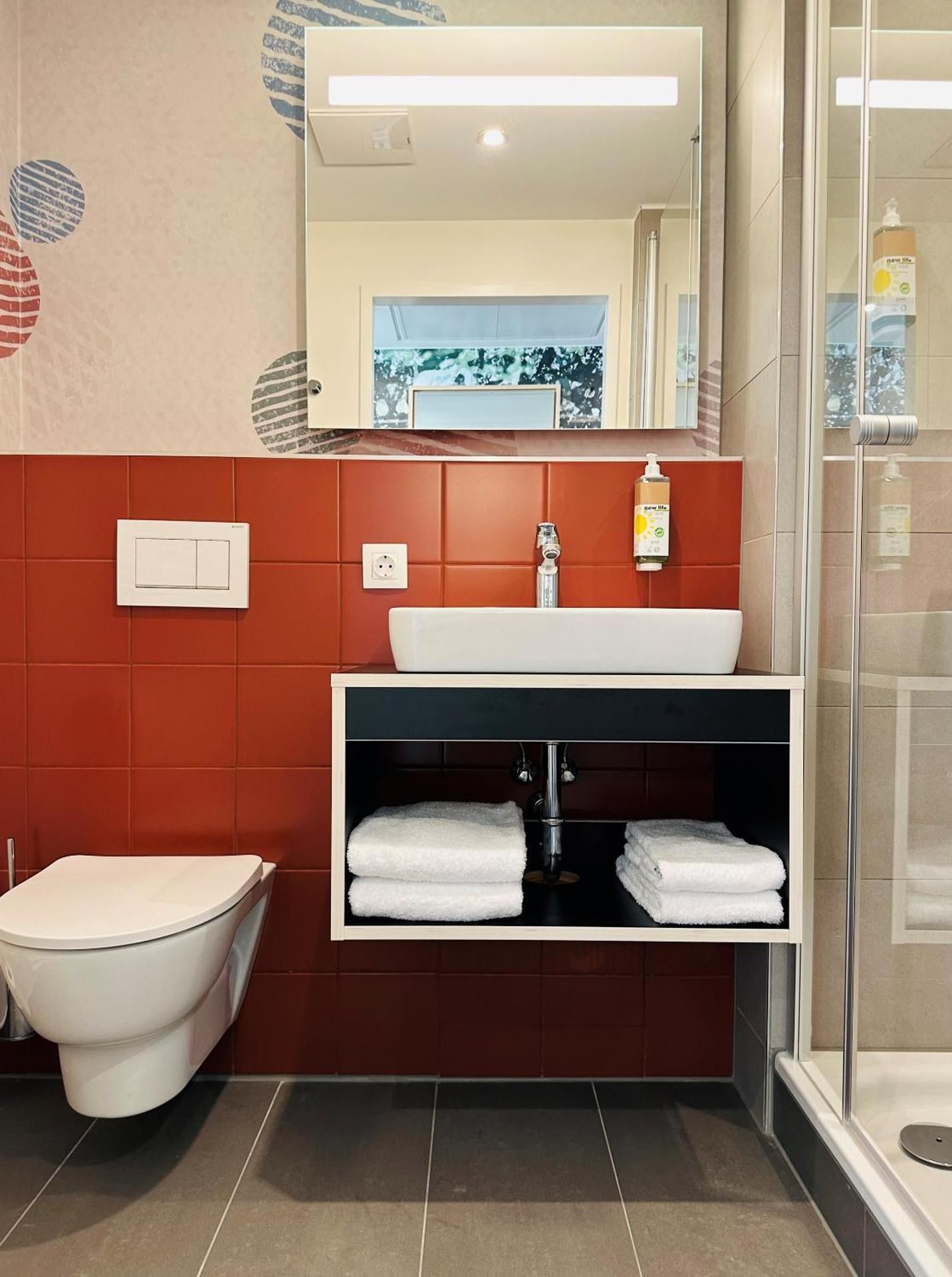 Greet Super Room With 1 Double Bed