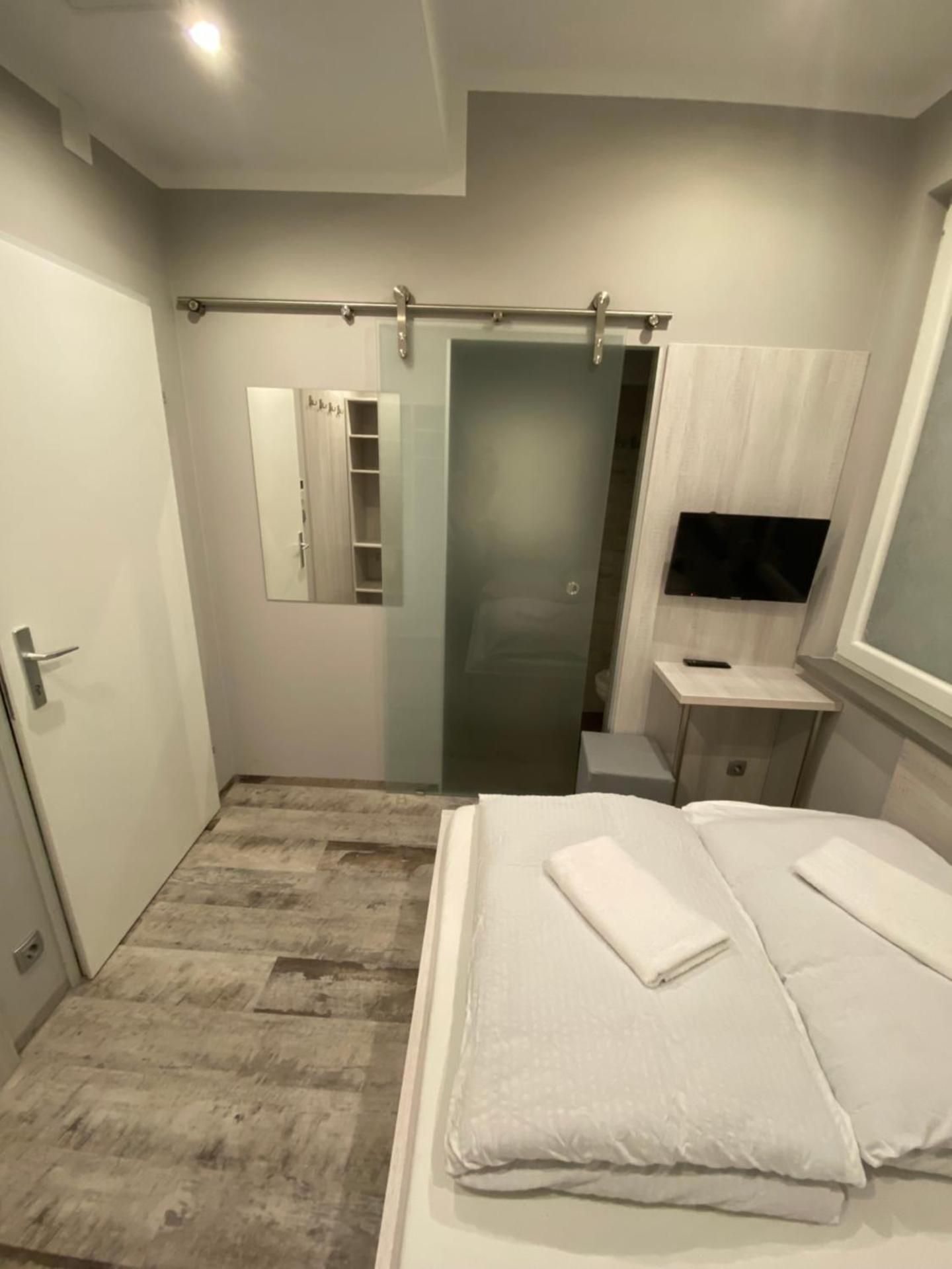 Double Room Hotel with window to the hall