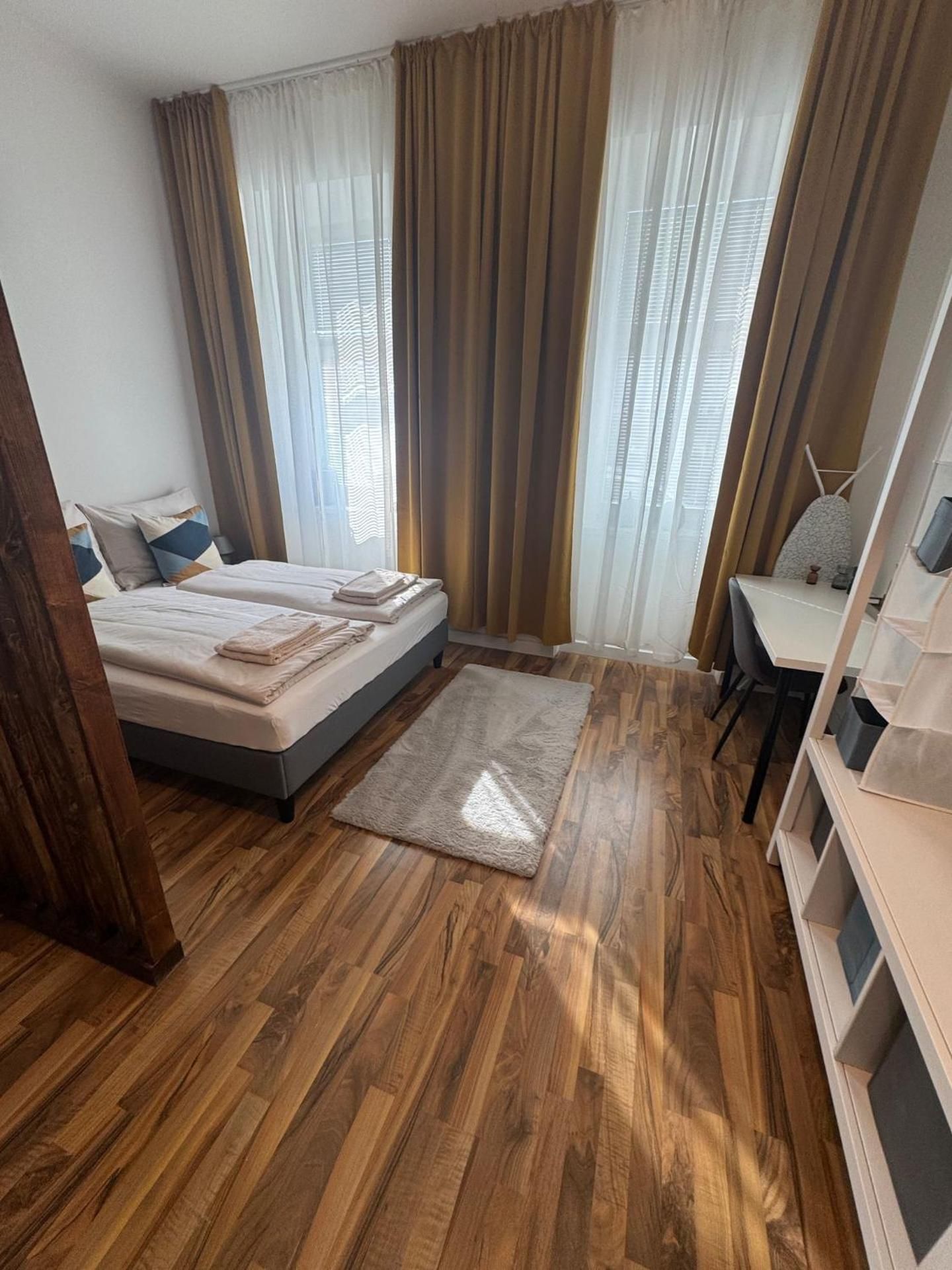 One-Bedroom Deluxe Apartment