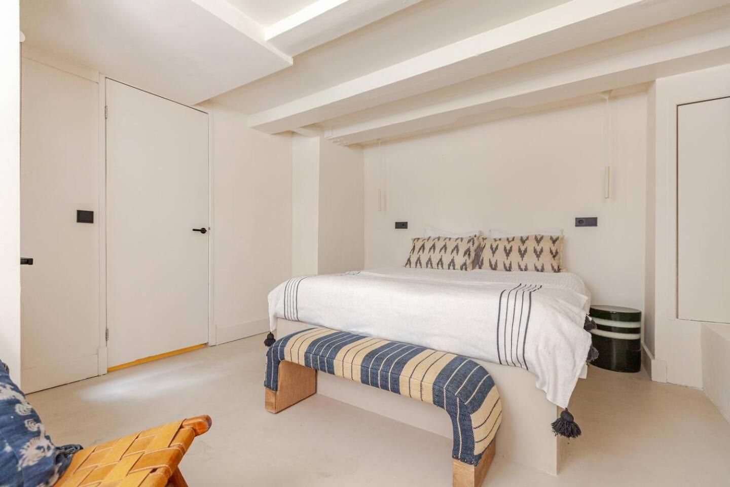 Luxury canal suite in the best location of Amsterdam !!! One-Bedroom Apartment 2